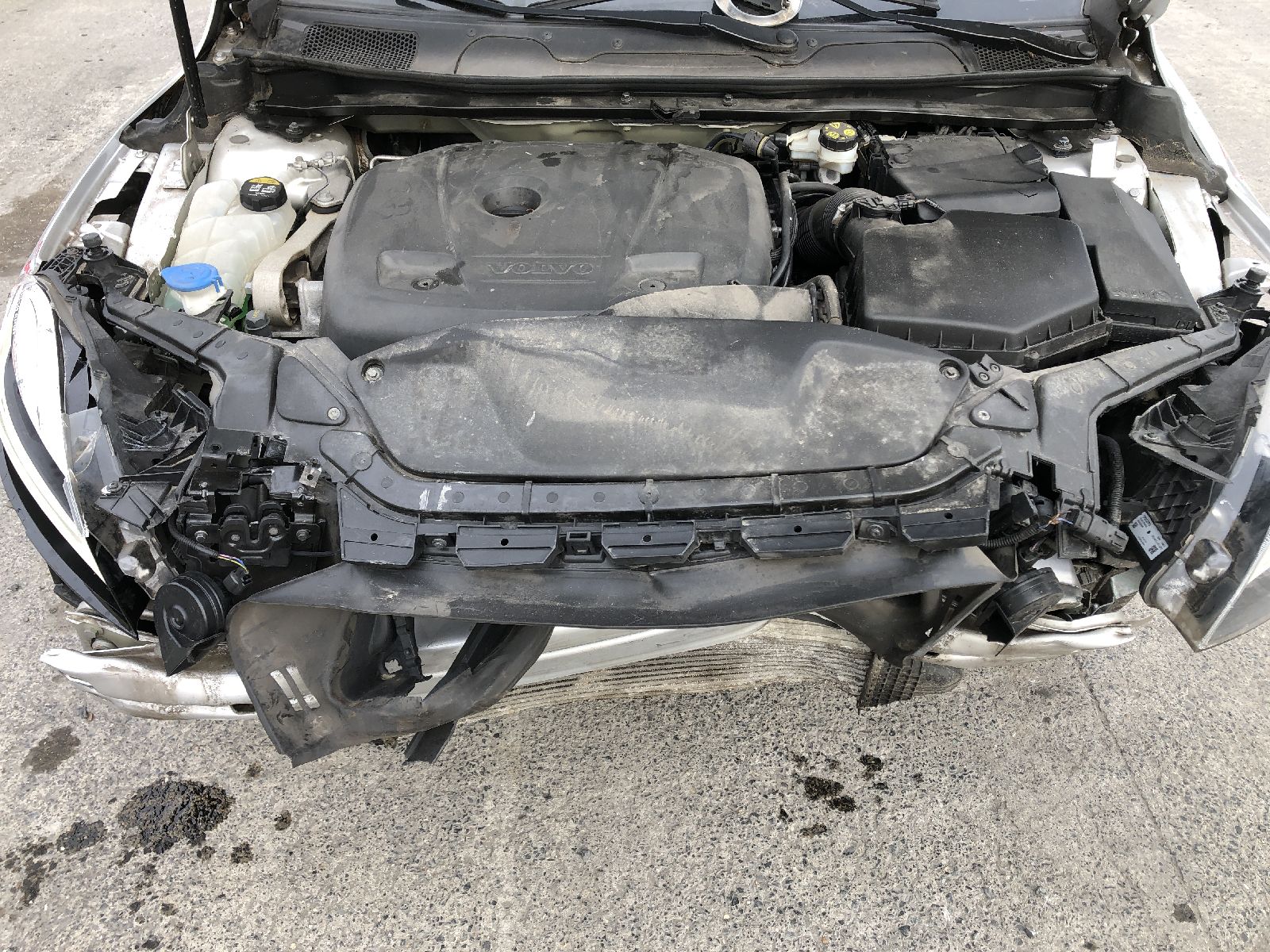 1. Motor Volvo V40
