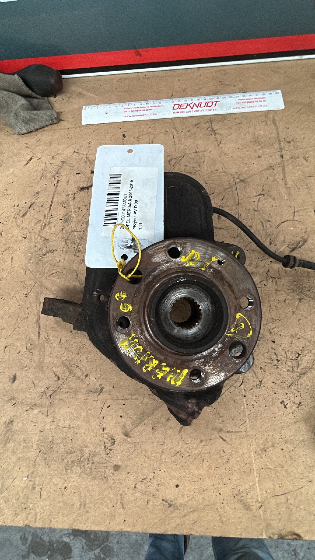 Fusee rechts voor Opel Meriva
