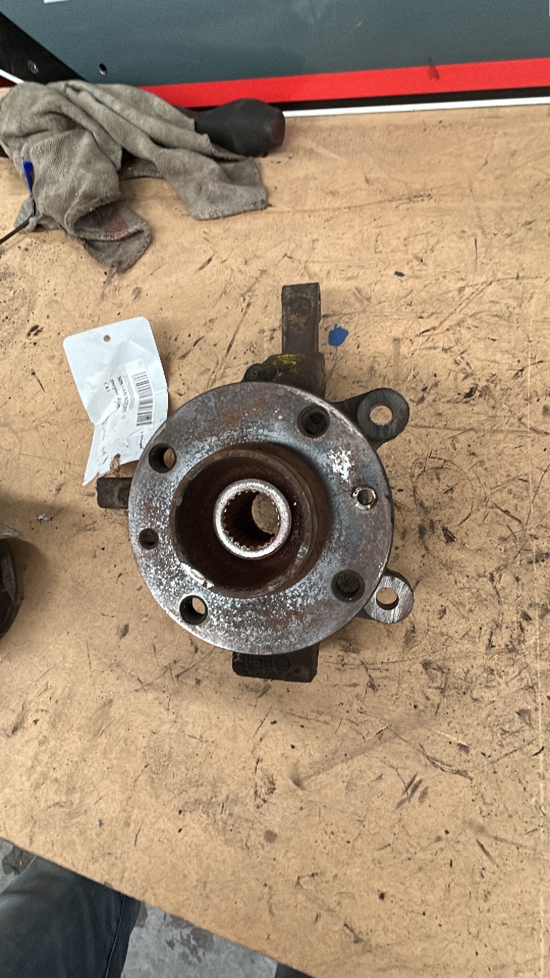 Fusee rechts voor Nissan Note