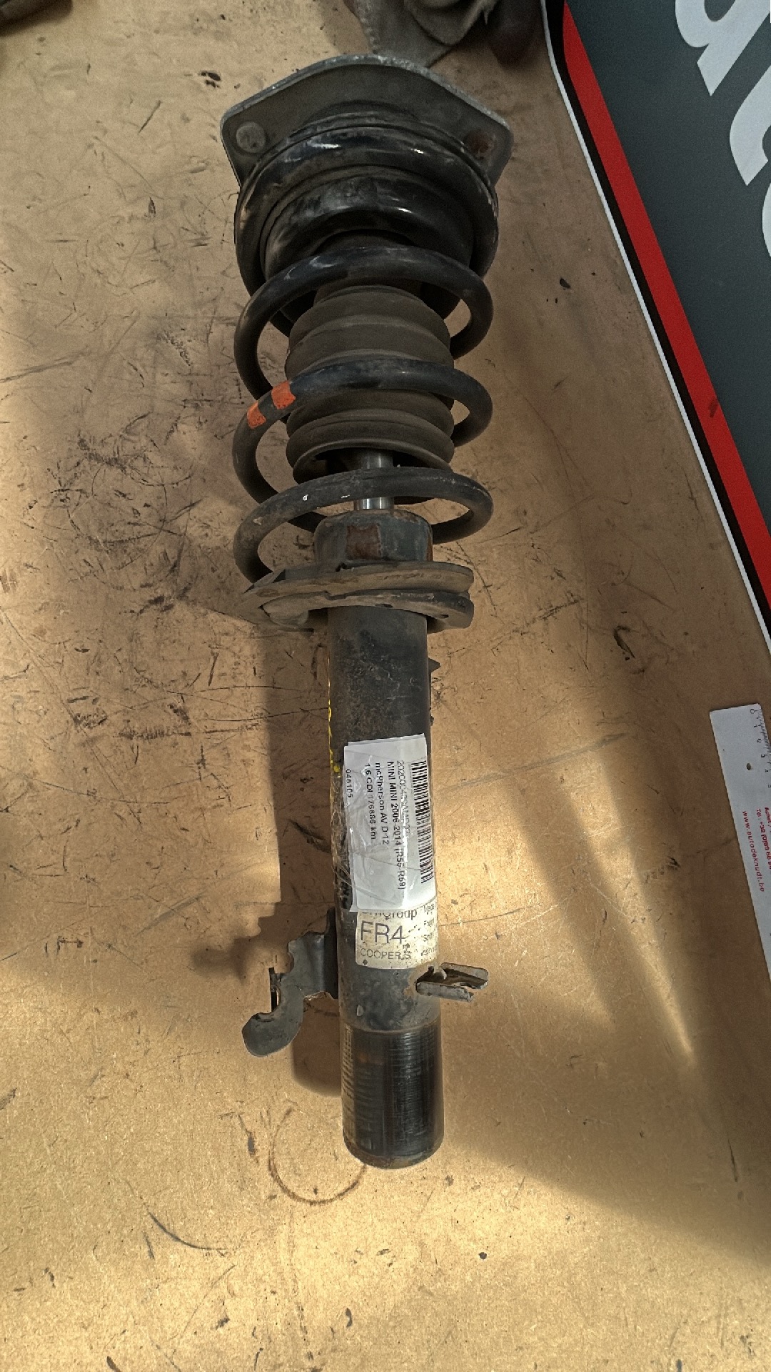 McPherson rechts voor Mini MINI R56 2006 - 10