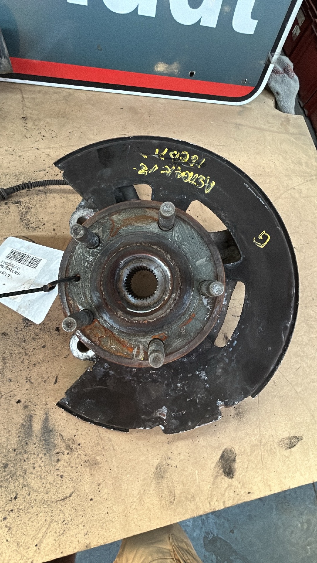 Fusee links voor Opel Astra