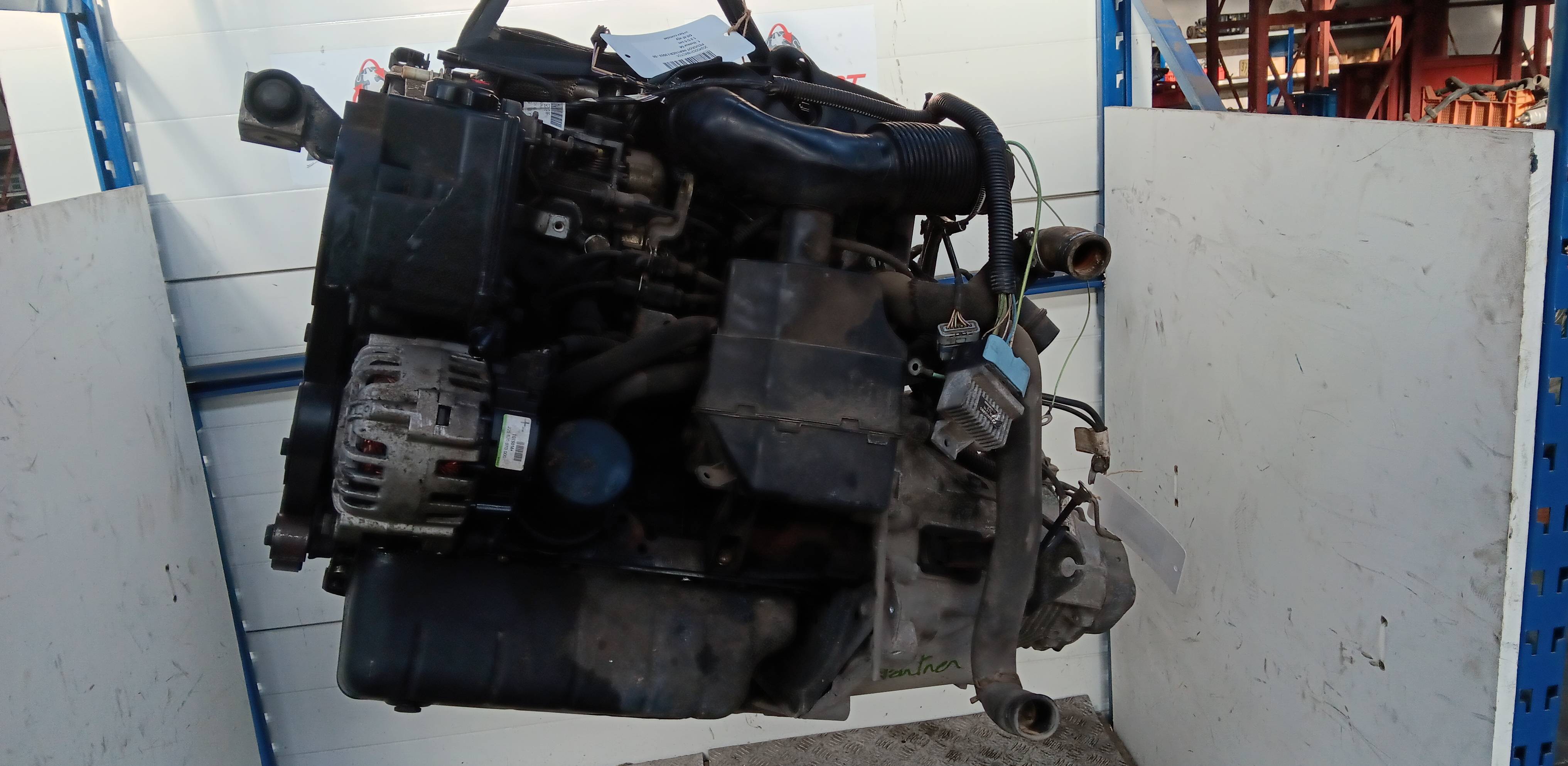 1. Motor Peugeot Partner
