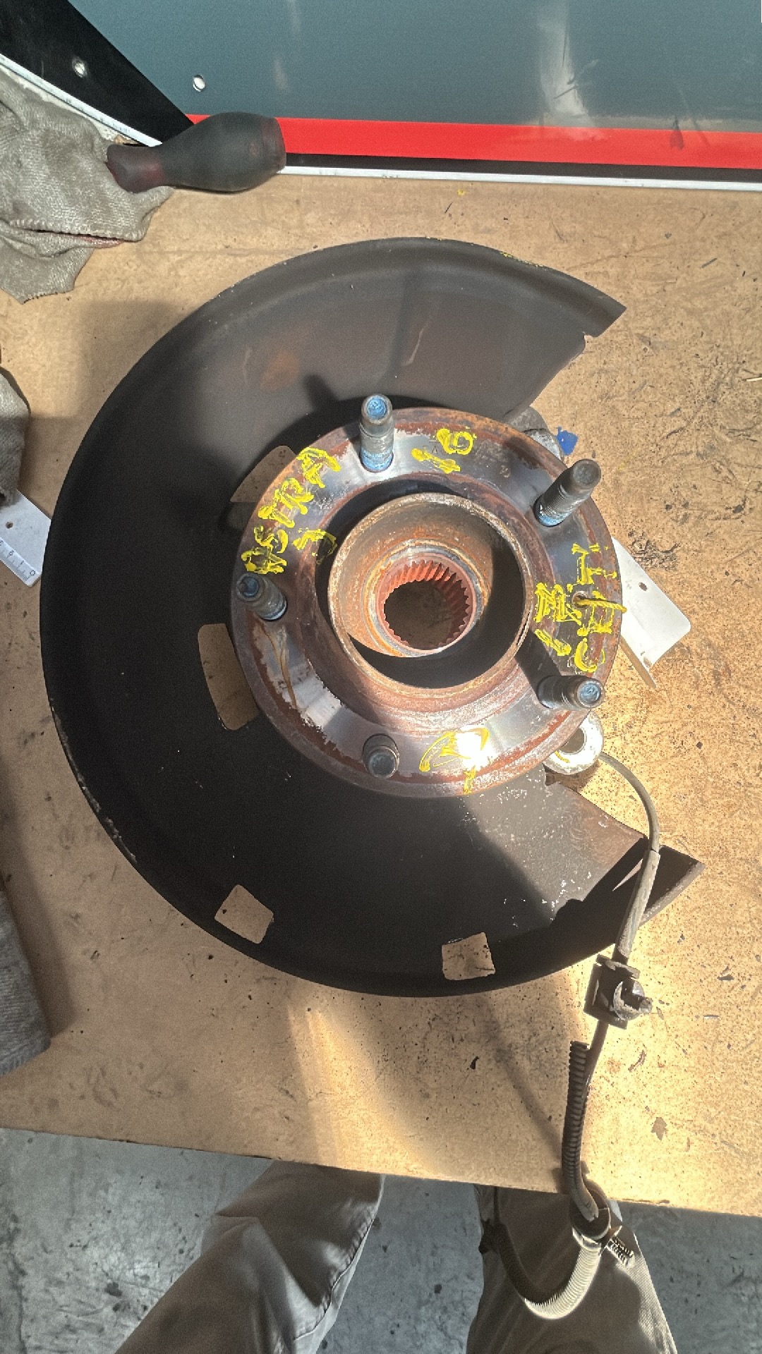 Fusee rechts voor Opel Astra