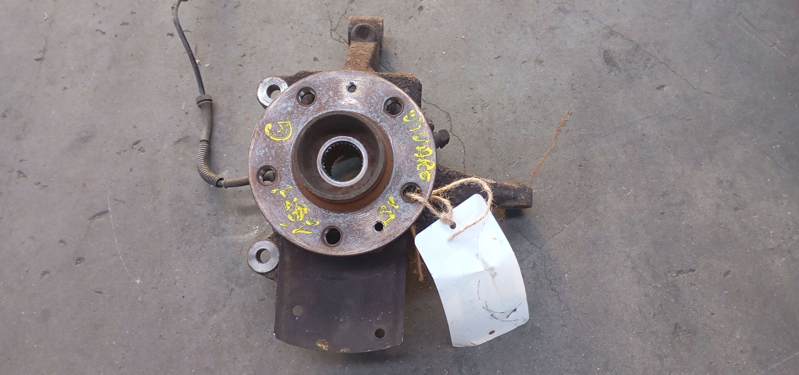 Fusee links voor Opel Vivaro