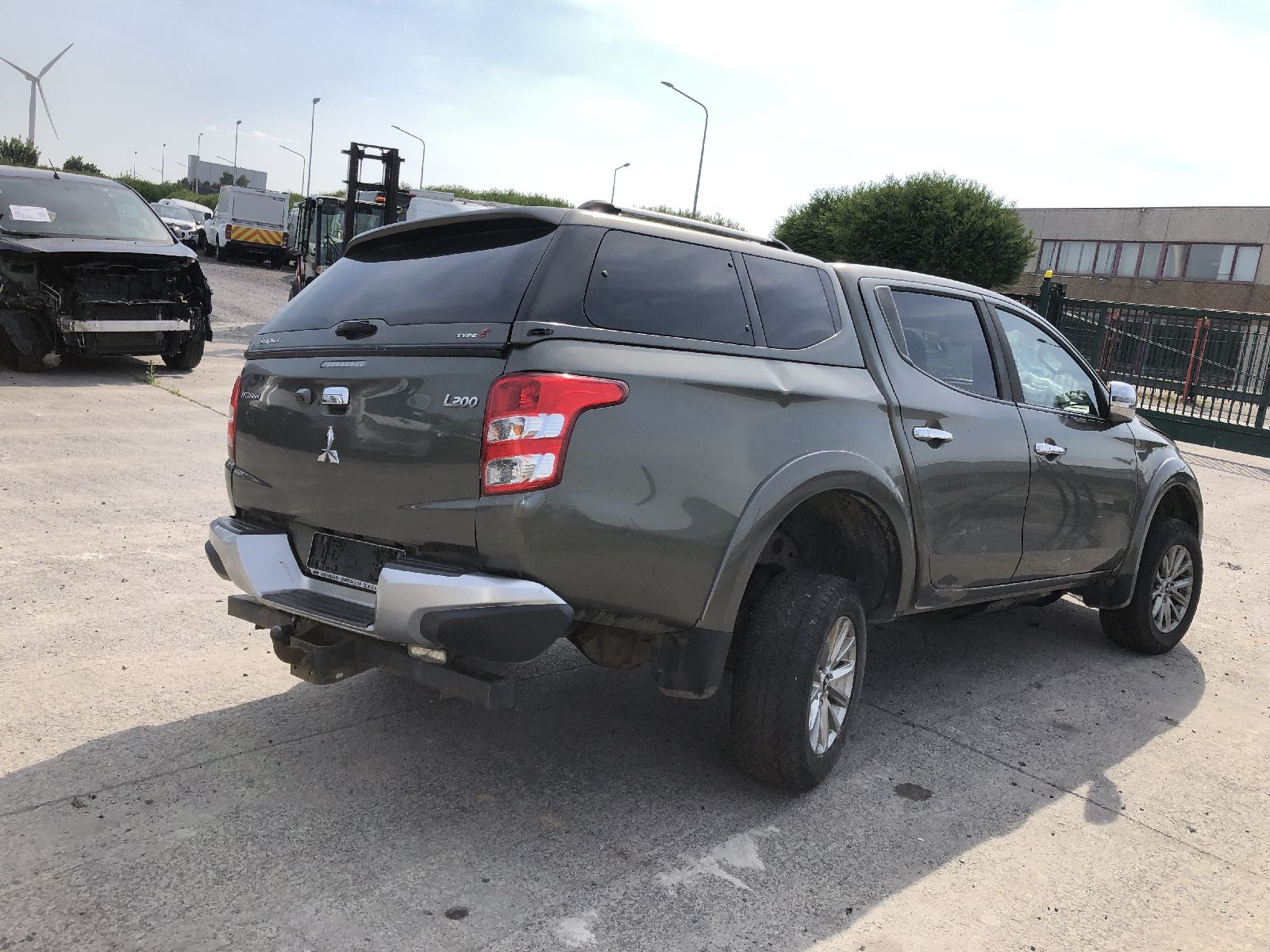 Porte arrière droit Mitsubishi L200