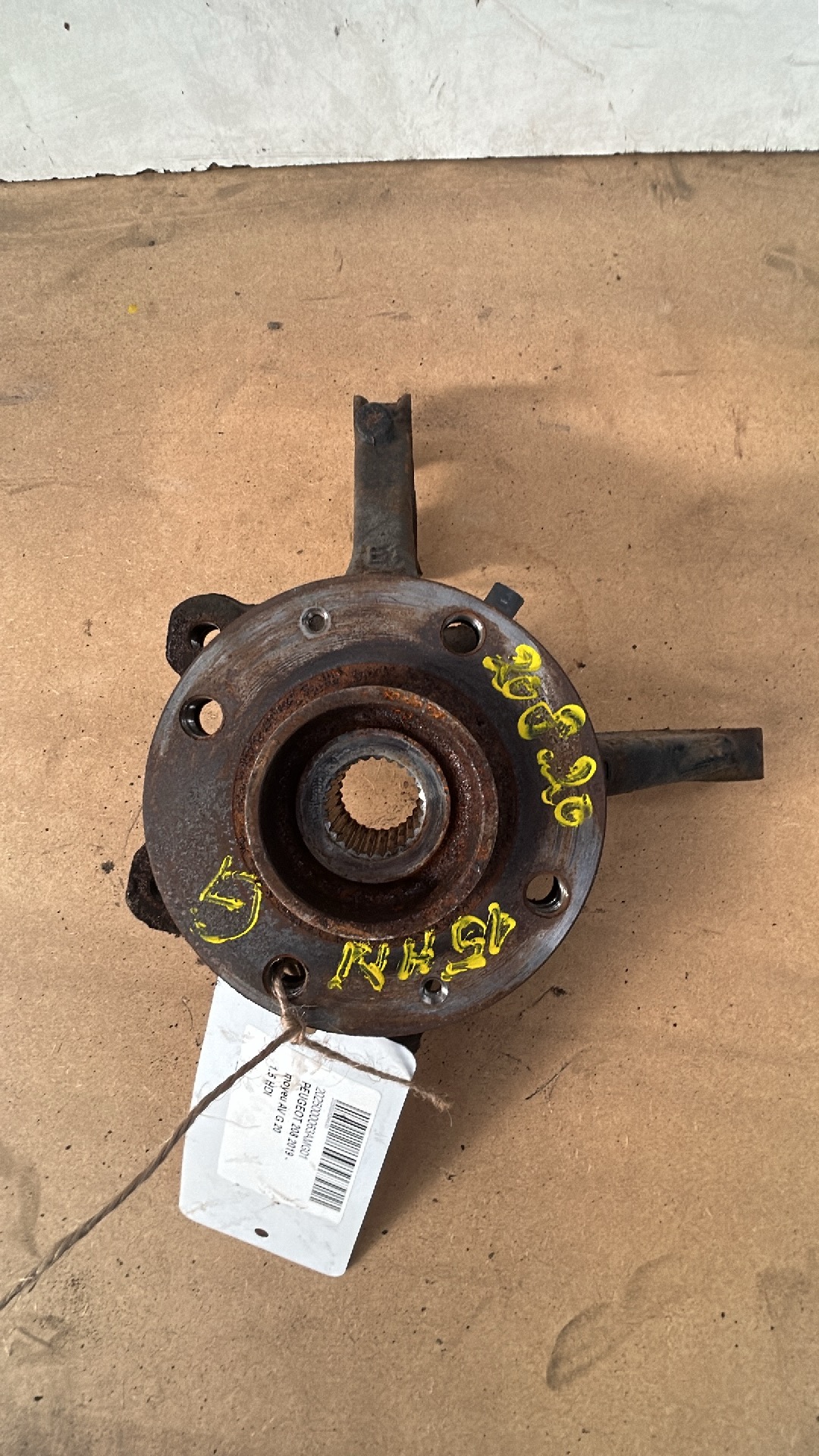 Fusee links voor Peugeot 208