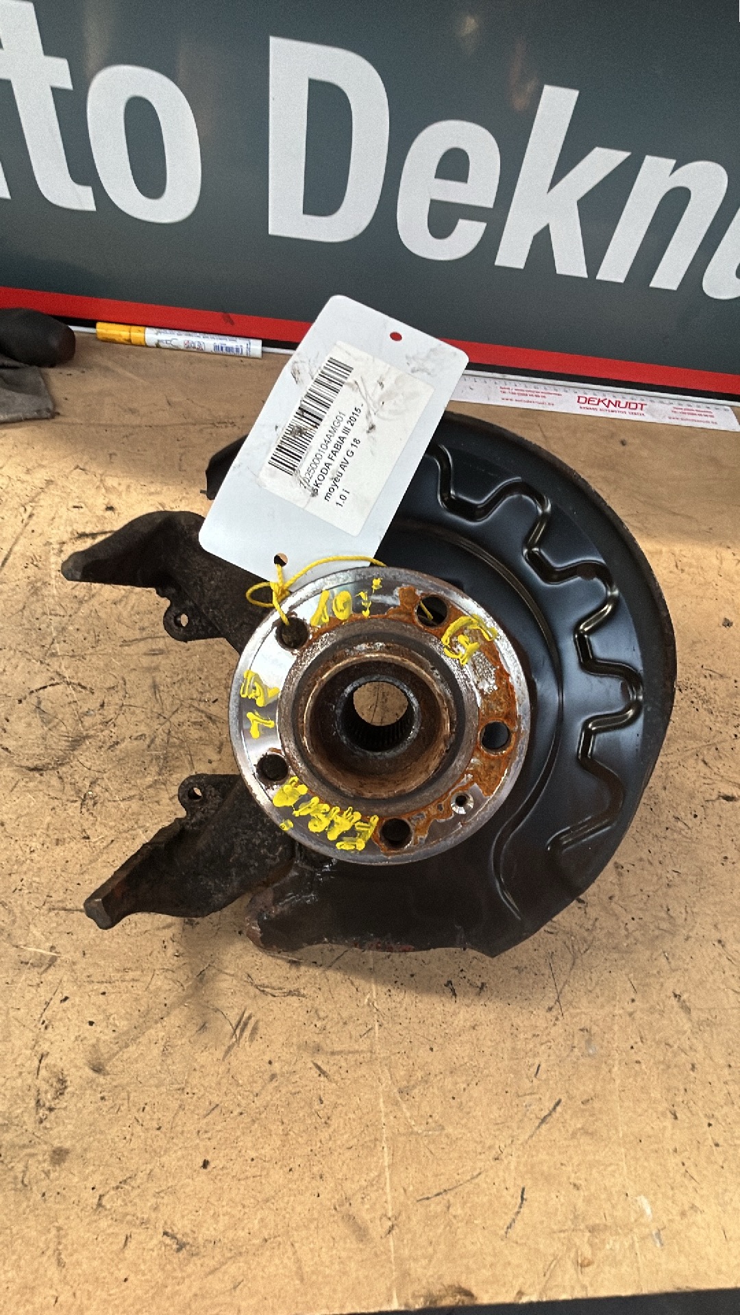 Fusee links voor Skoda Fabia