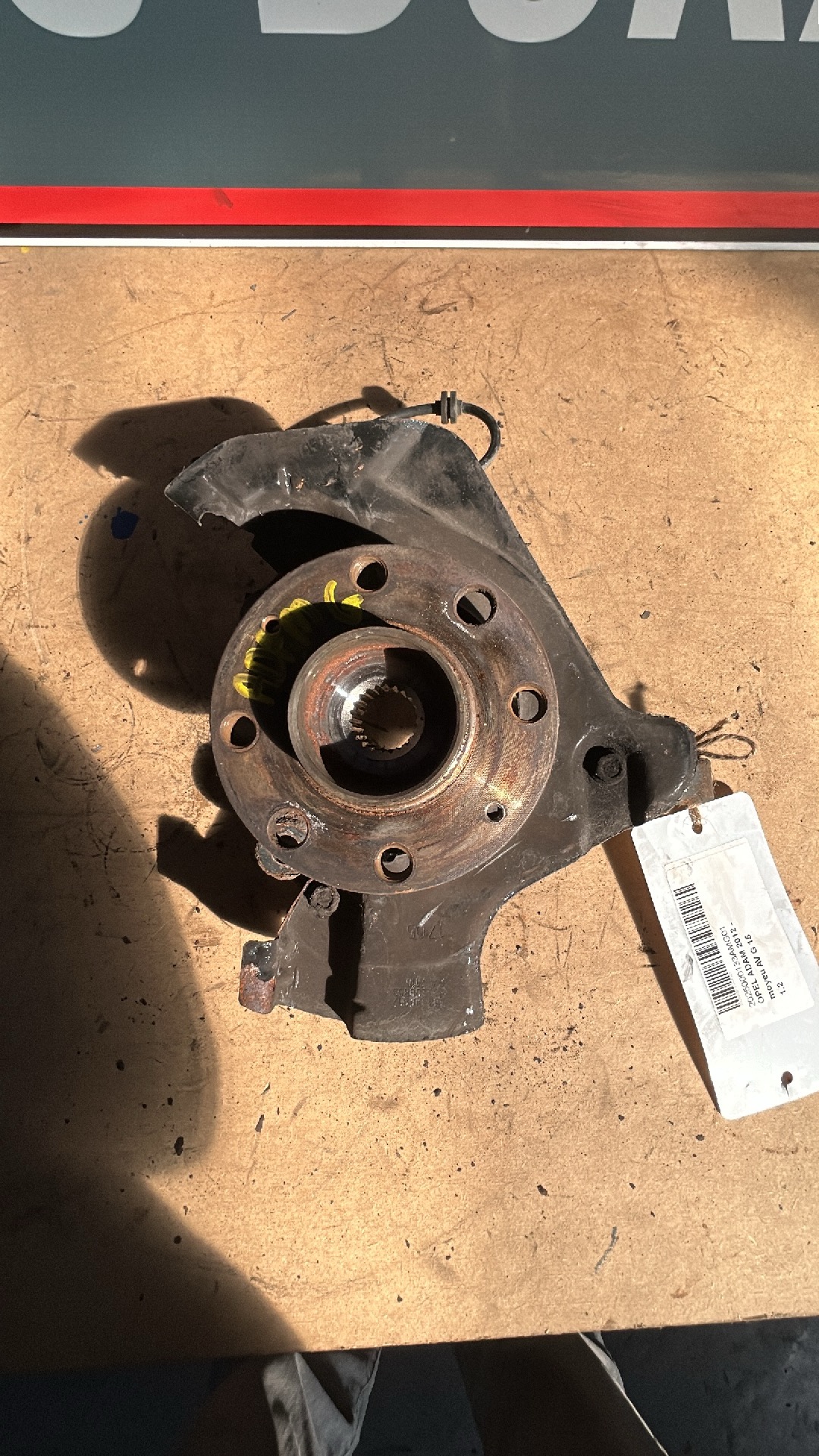 Fusee links voor Opel Adam