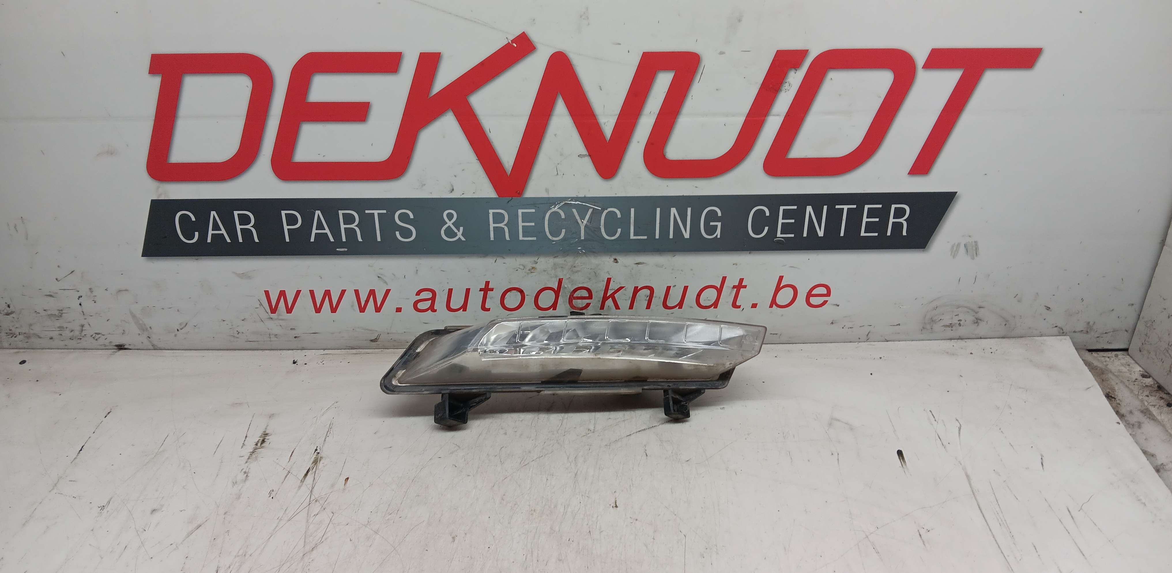 feu diurne gauche  Renault Clio