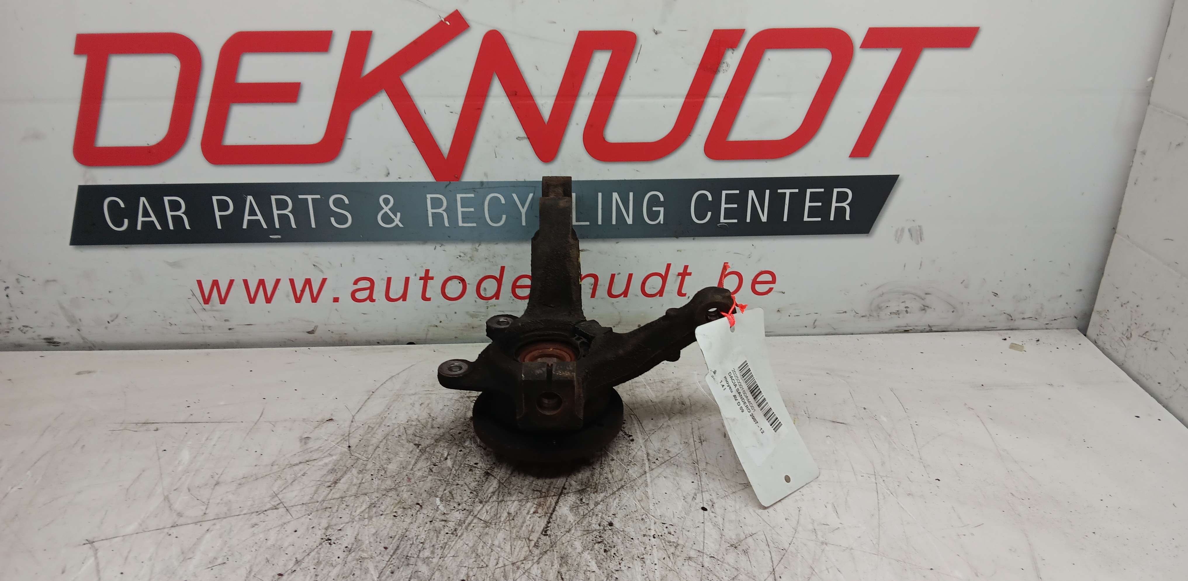 Fusee rechts voor Dacia Sandero