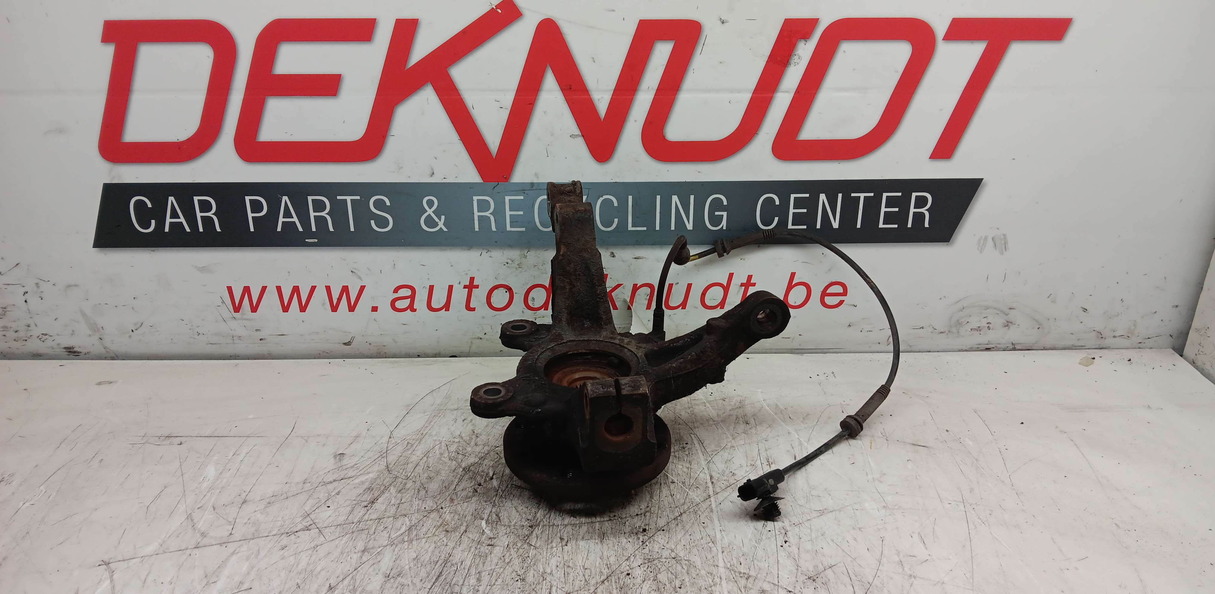 Fusee rechts voor Dacia Sandero