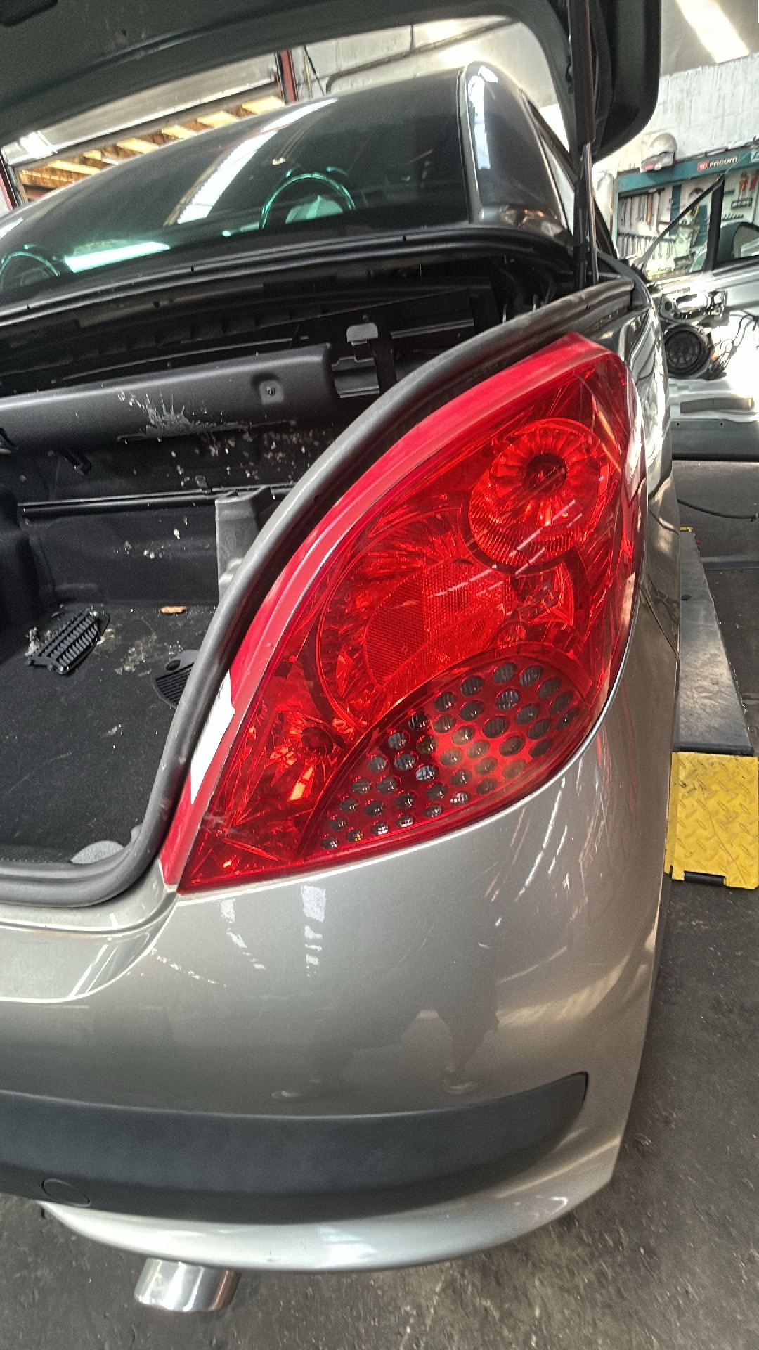 Lichtblok rechts achter Peugeot 207