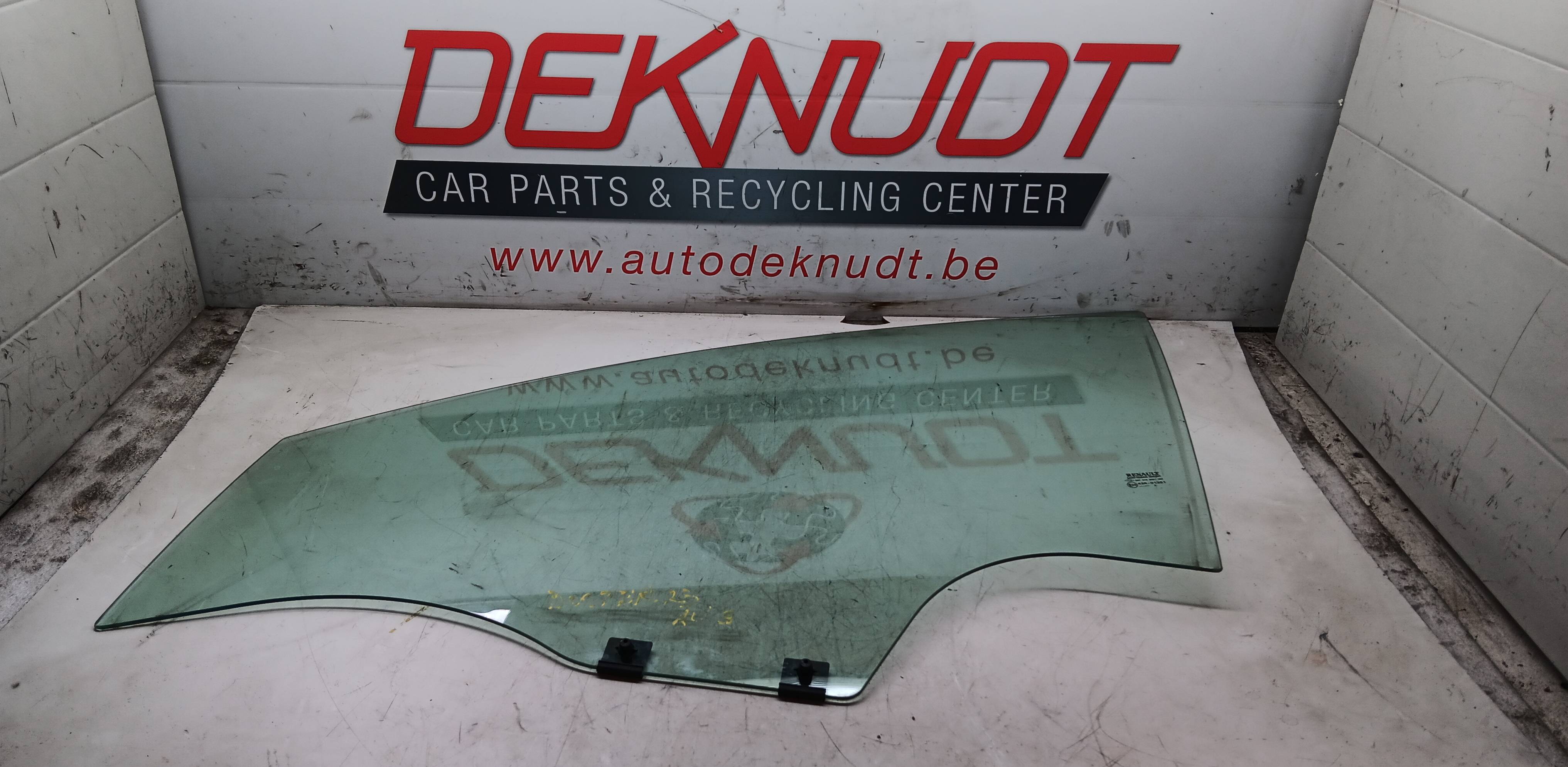 Raam deur links voor Dacia Duster