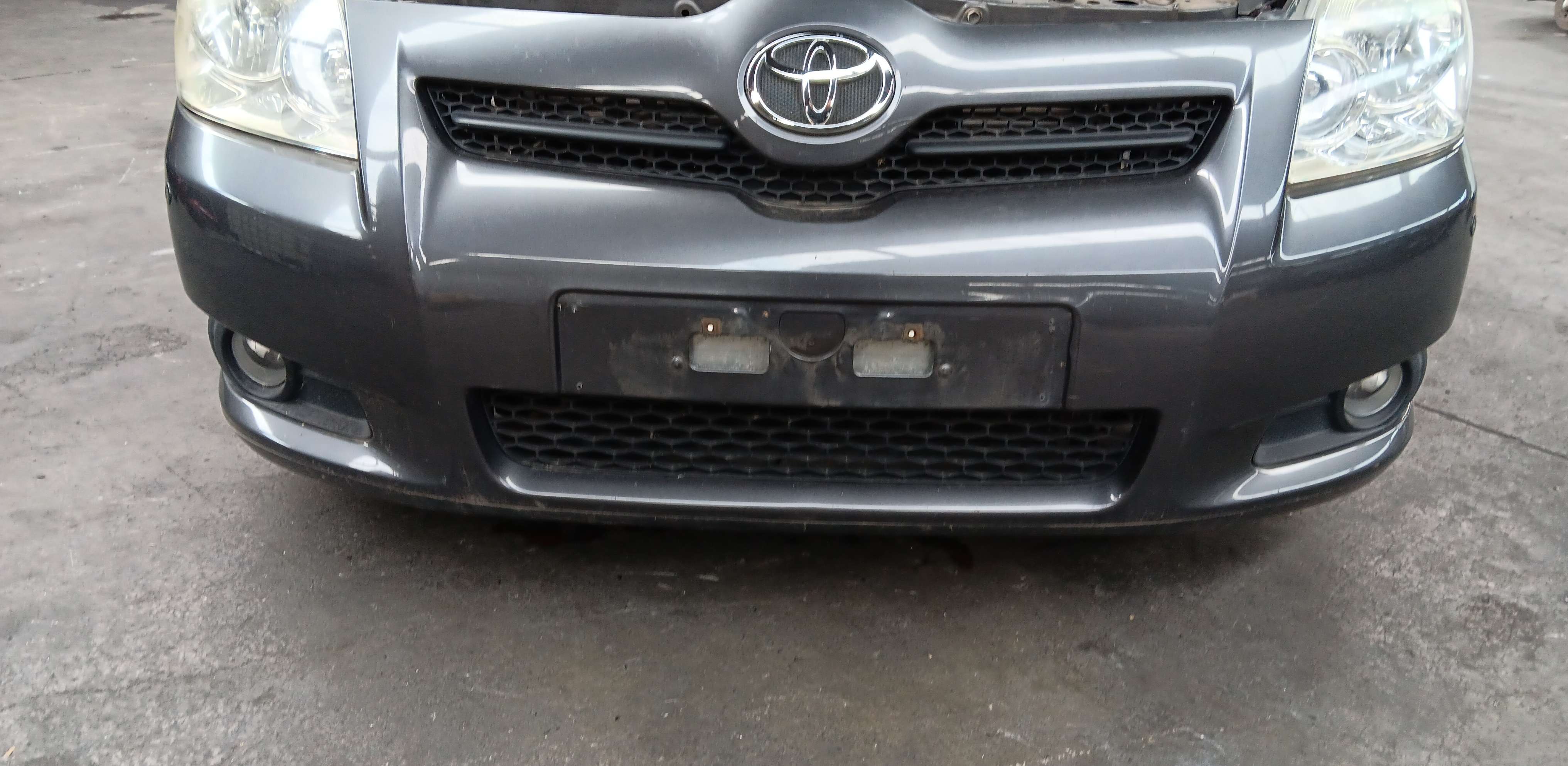 Bumper voor + sensor Toyota Corolla Verso