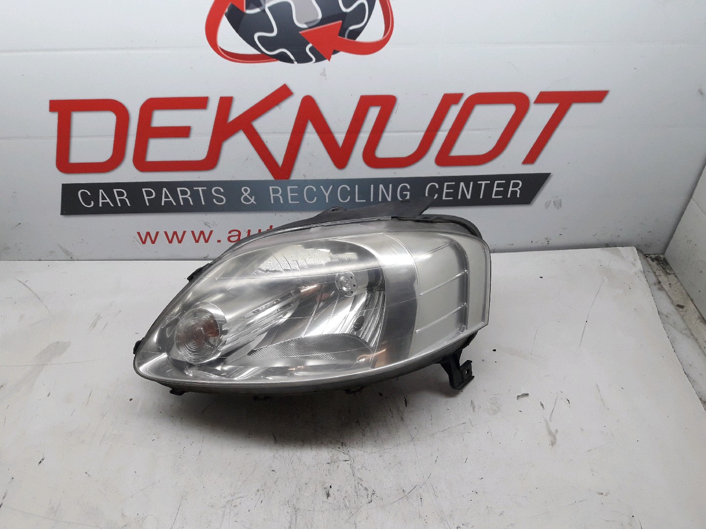 Headlight lift Vw Fox