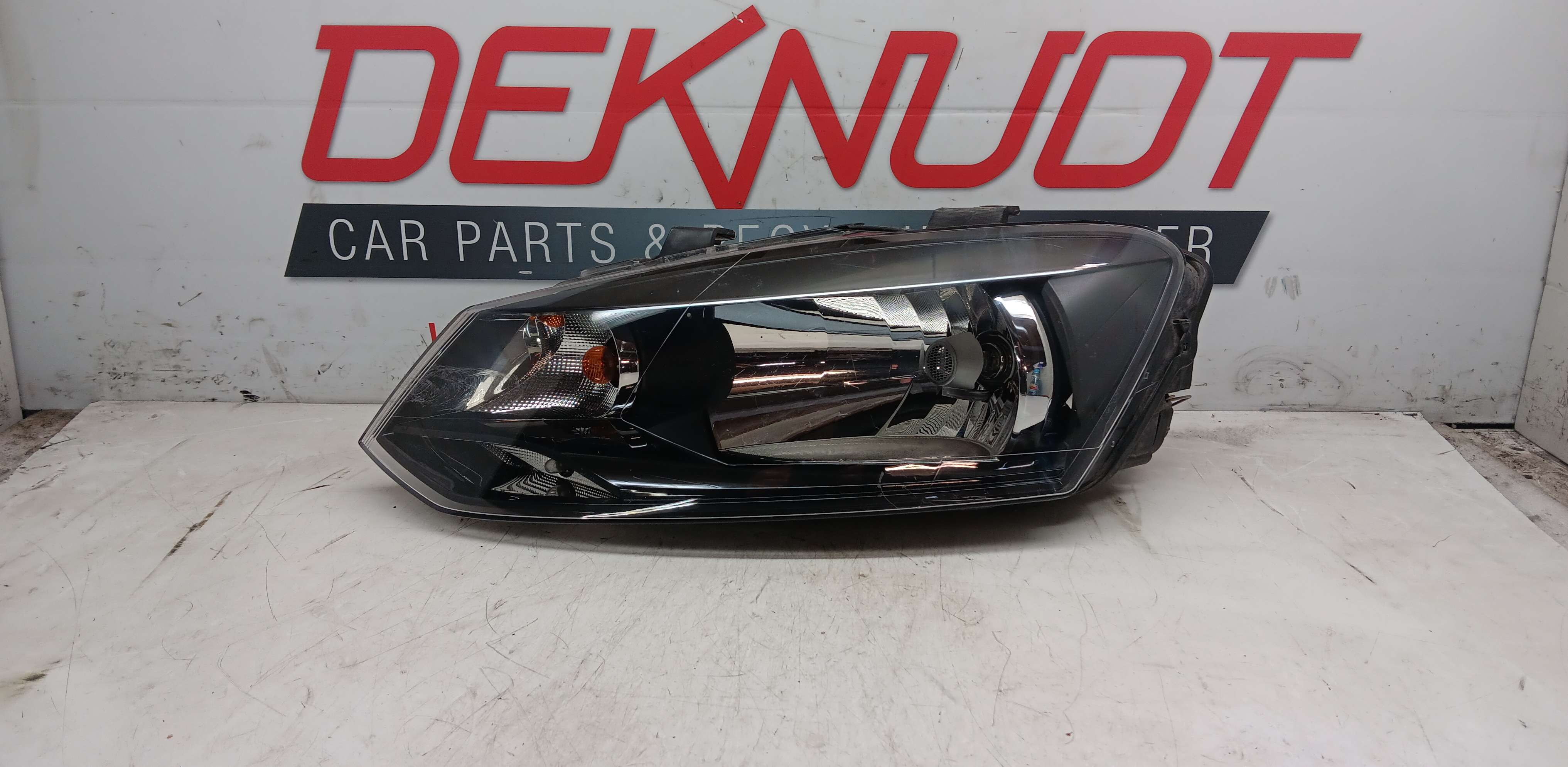 Headlight lift Vw Polo