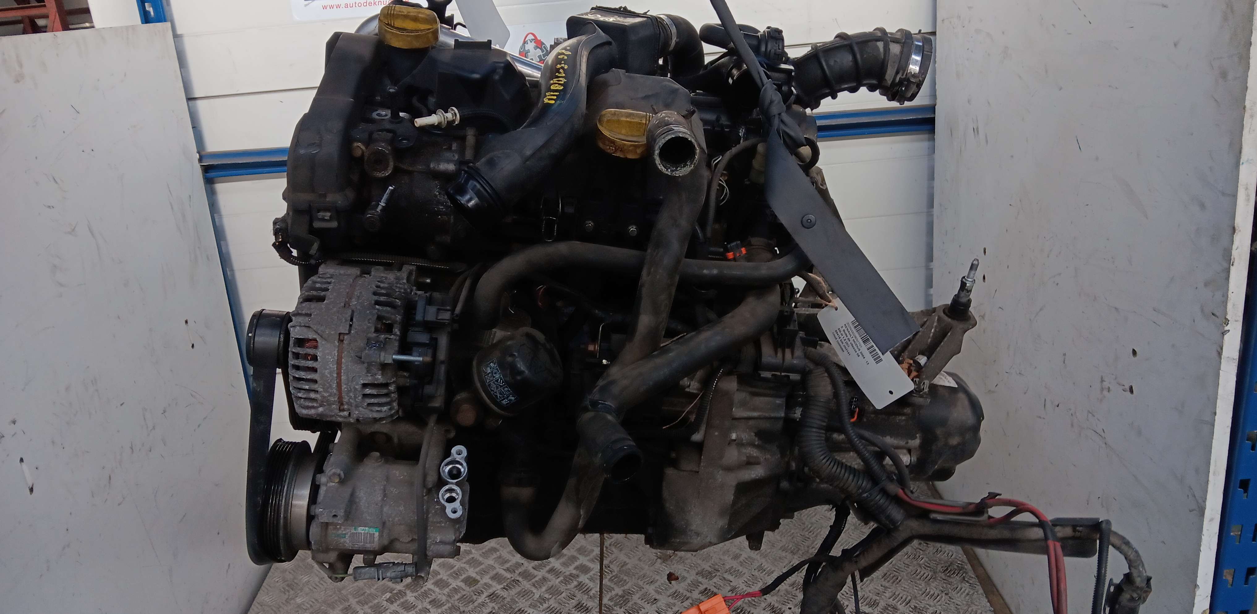 1. Motor Renault Modus