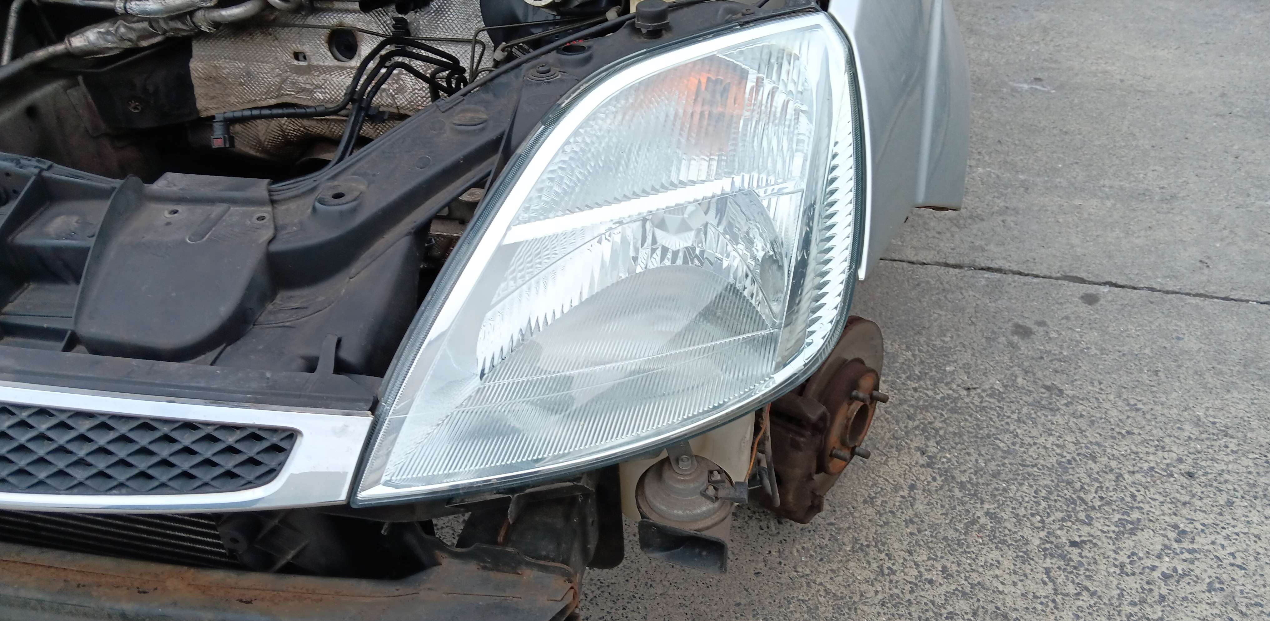 Headlight lift Ford Fiesta