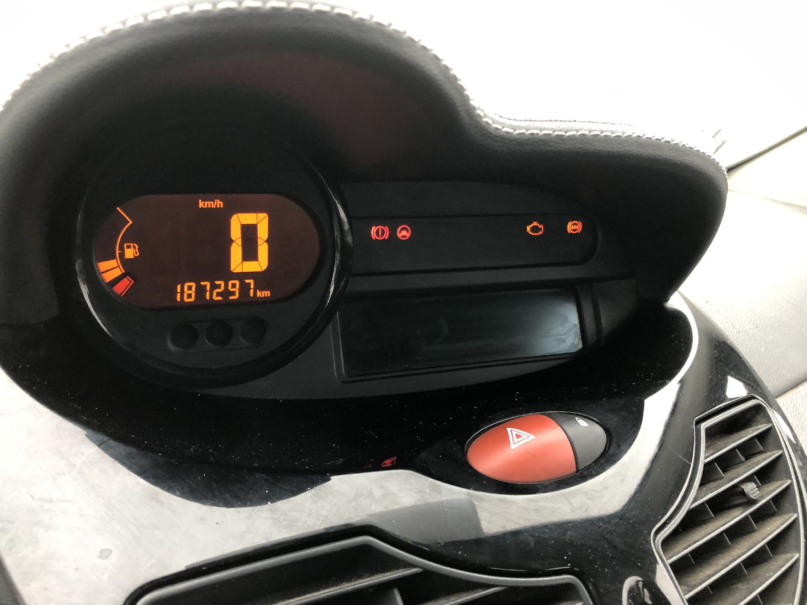 1. Motor Renault Twingo