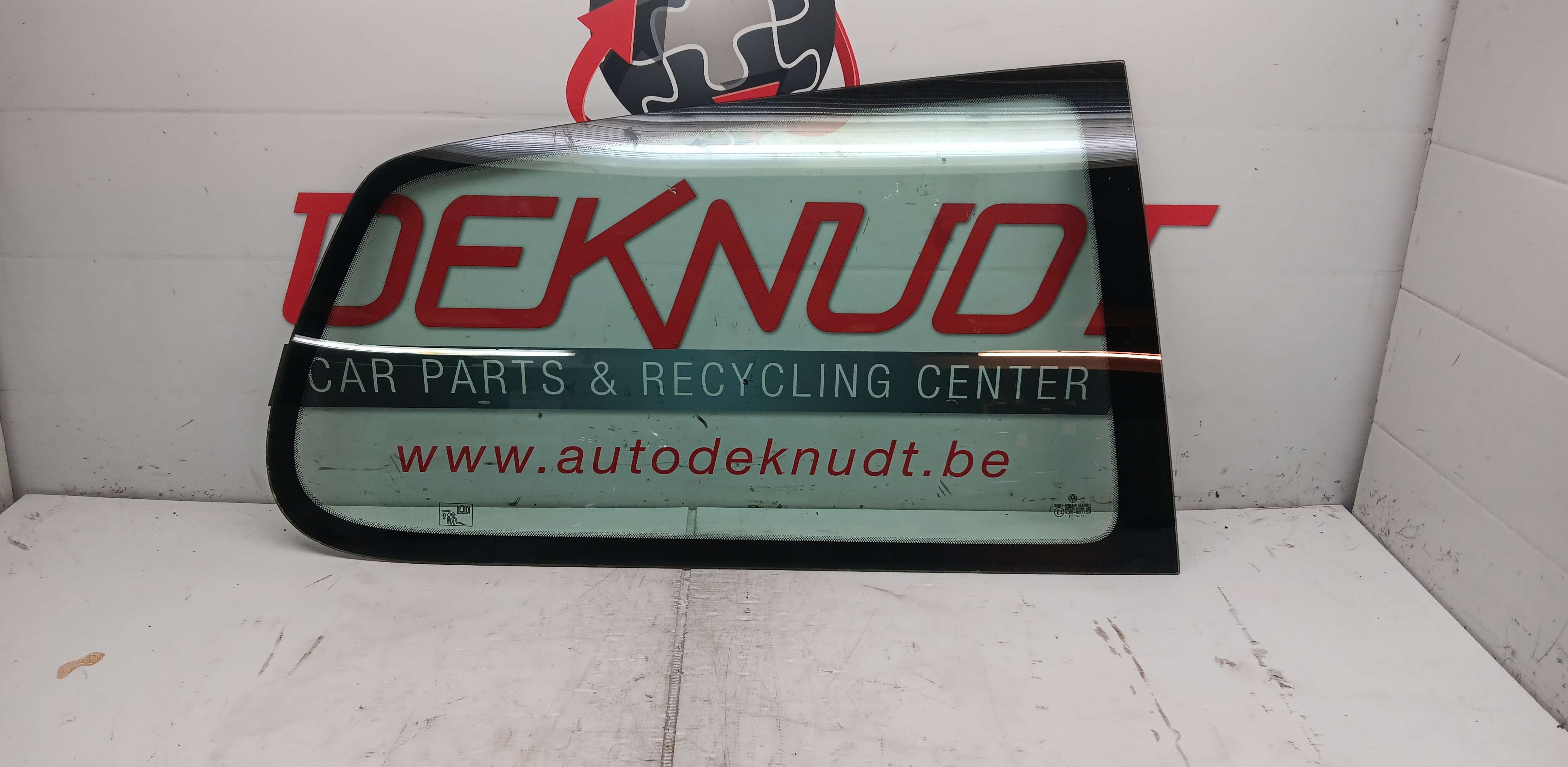 ruit in vleugel rechts achter Vw Fox