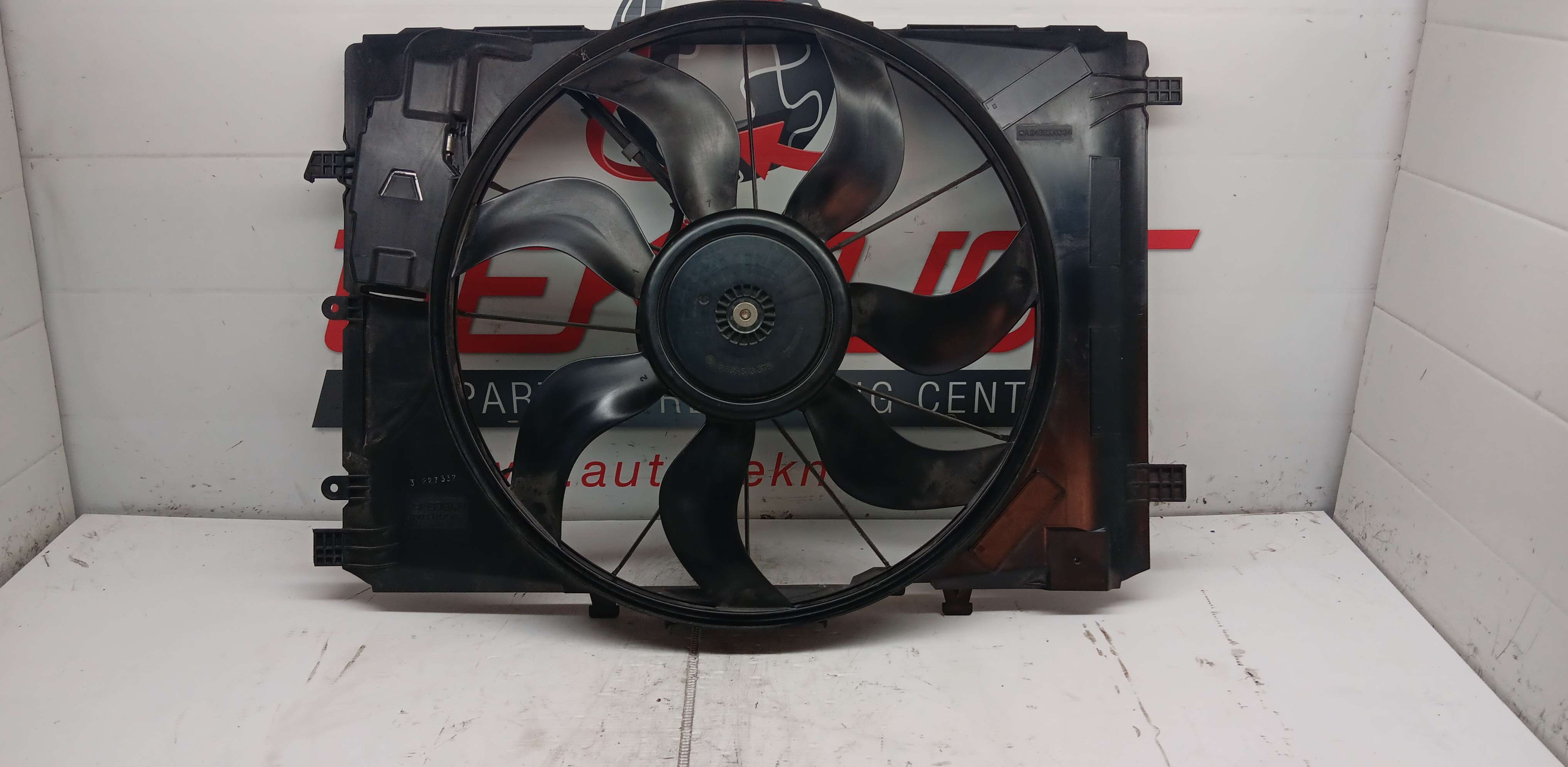 Ventilo moteur Mercedes-Benz A 176 2012 - 15