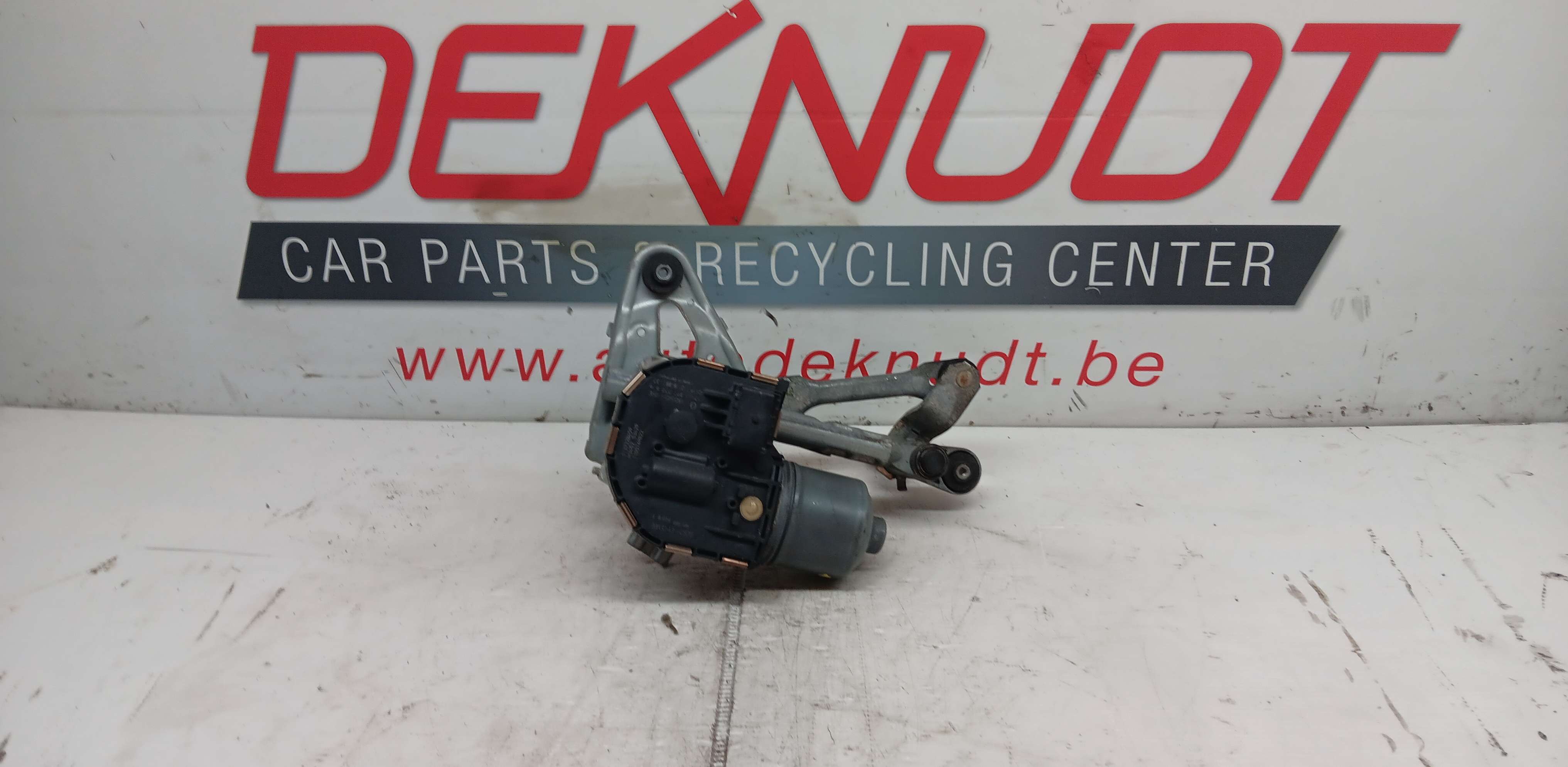 moteur essuie glace avant gauche Peugeot 3008 I 2009 - 16