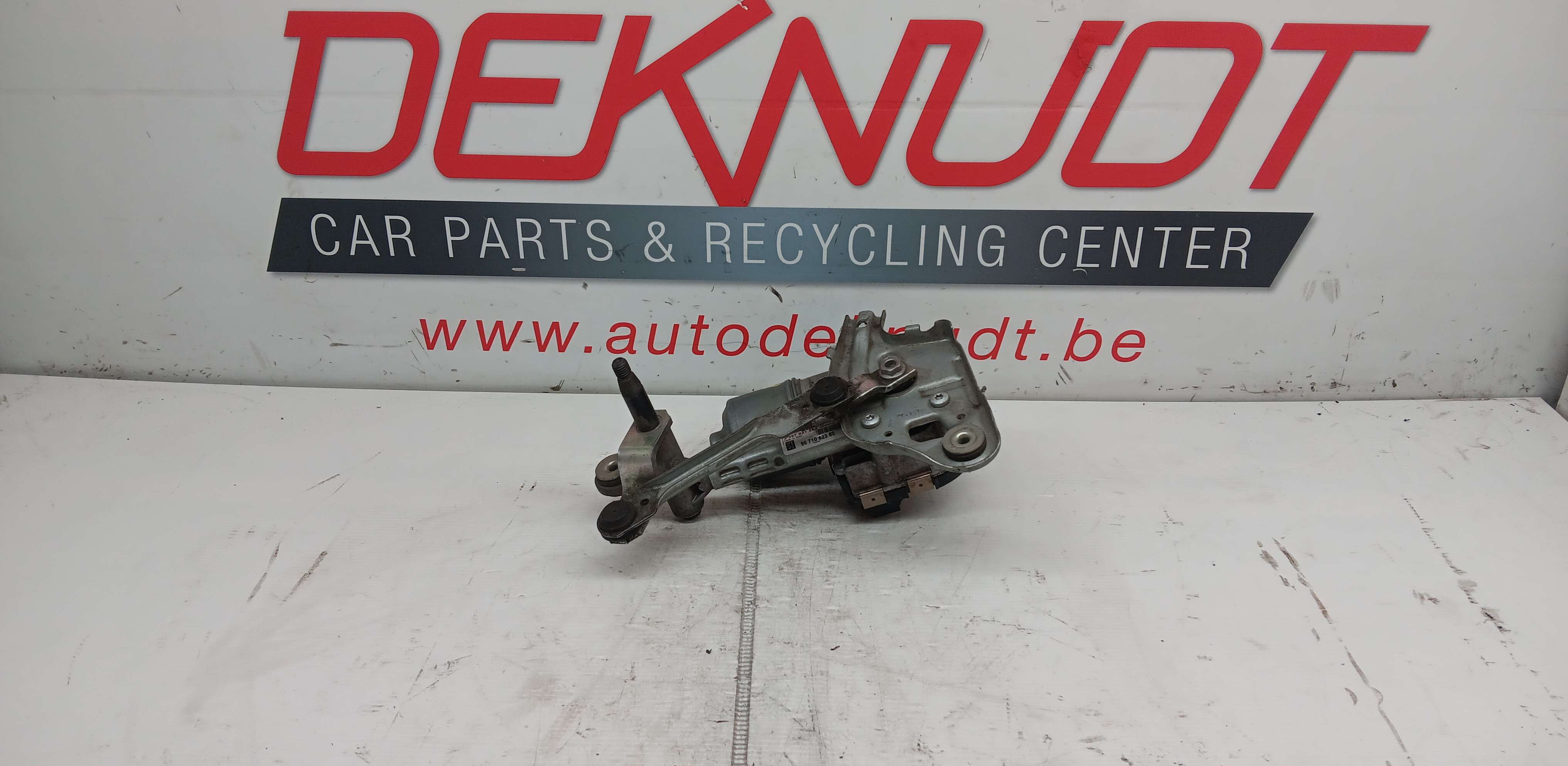 moteur essuie glace avant droit Peugeot 3008 I 2009 - 16