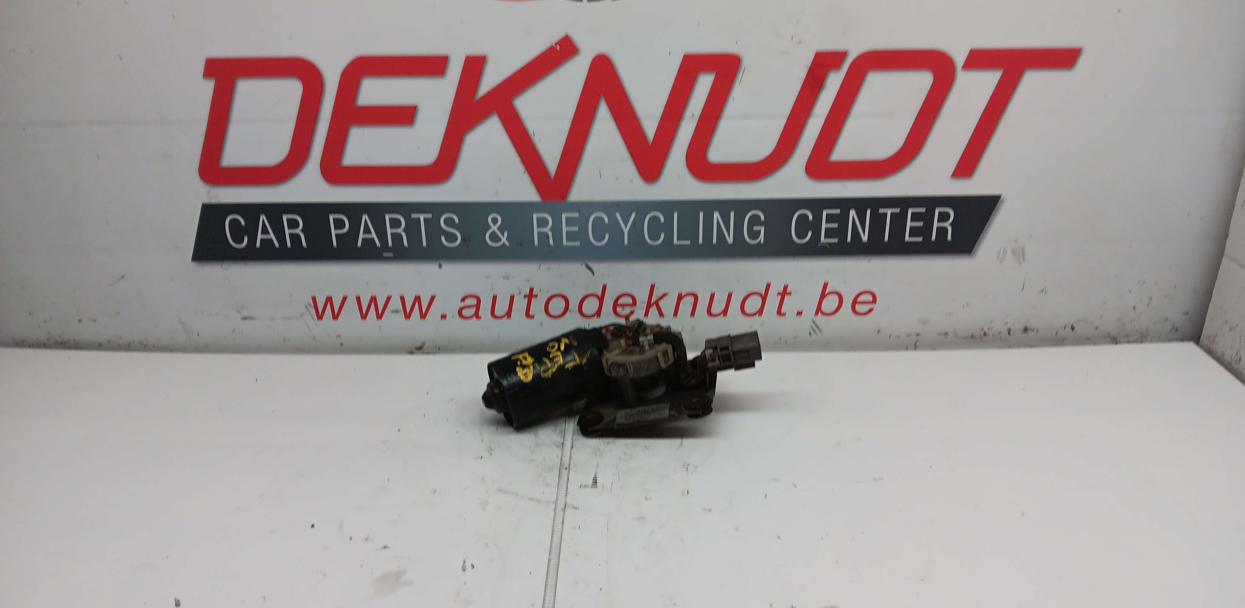 Moteur essui glace avant Nissan Terrano