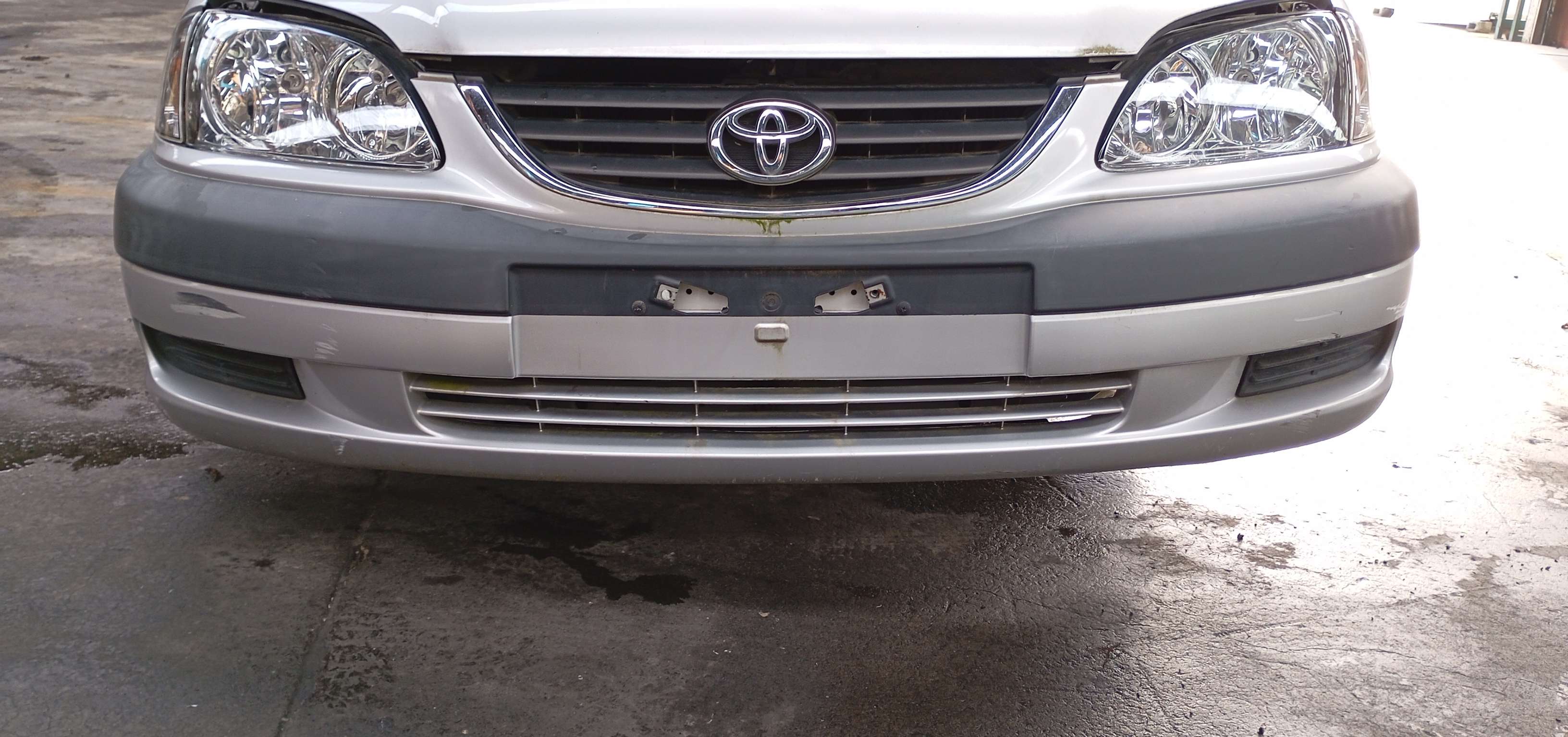 pare choc avant Toyota AVENSIS I 1997 - 02