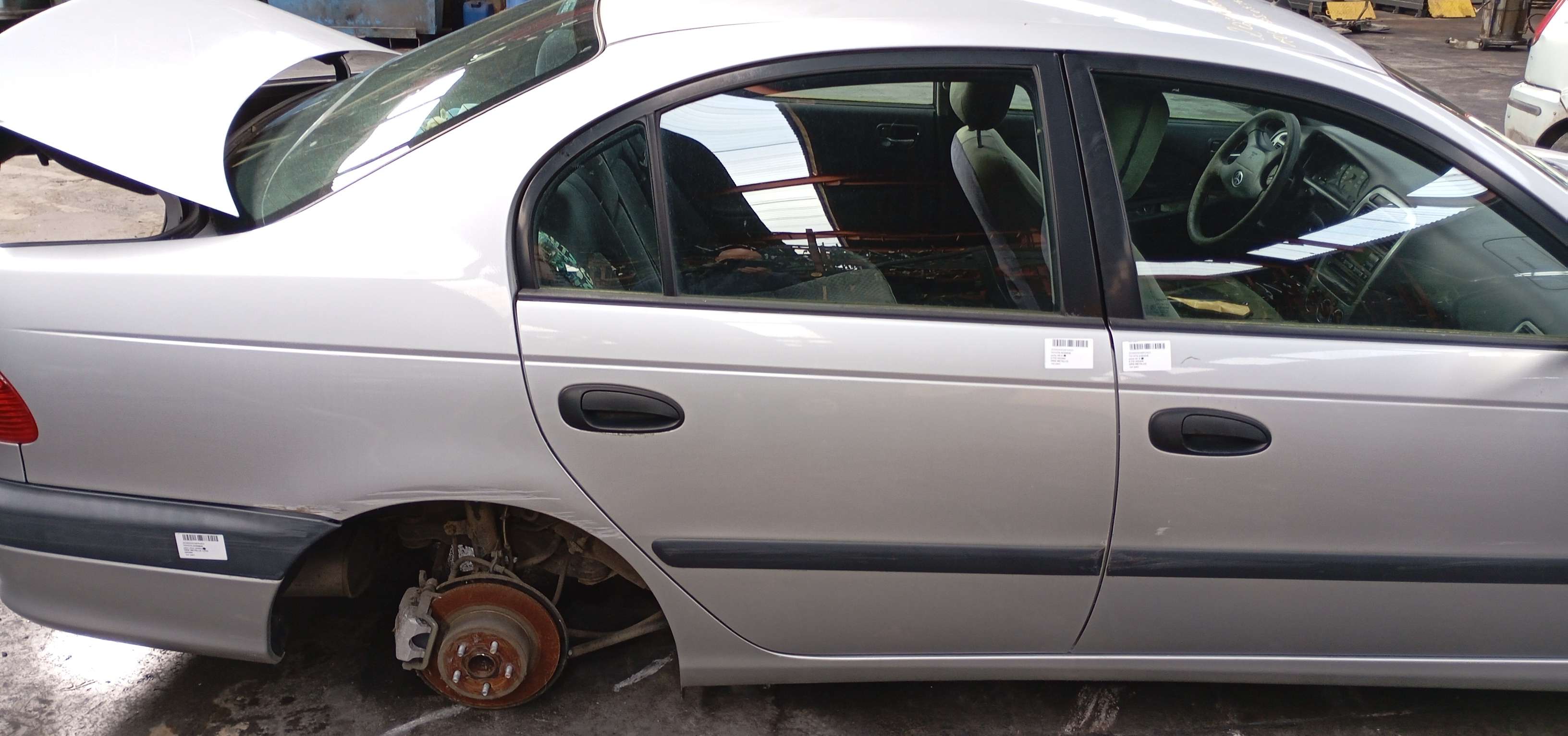 Deur rechts achter Toyota AVENSIS I 1997 - 02