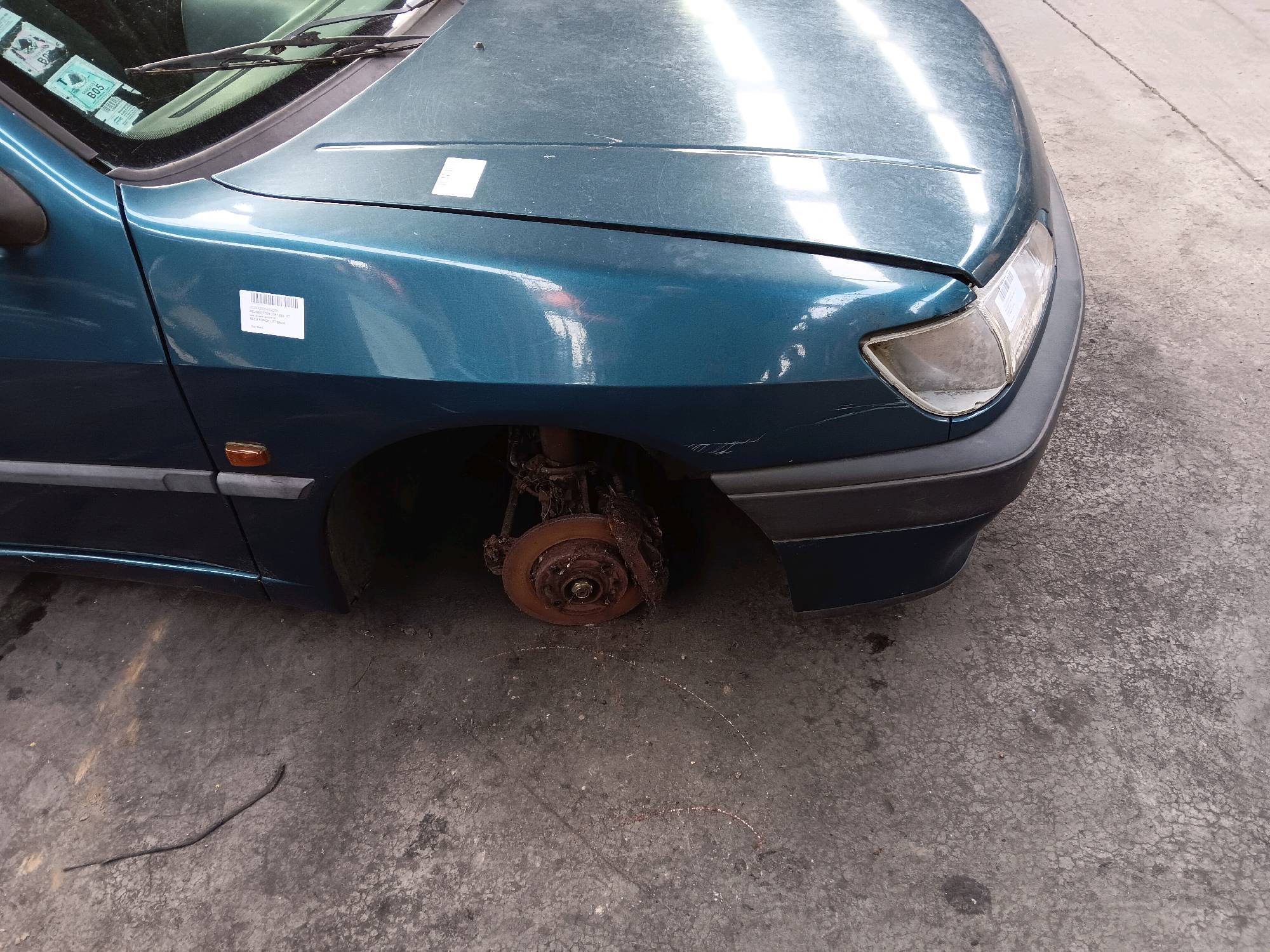aile avant droite Peugeot 306 1993 - 02
