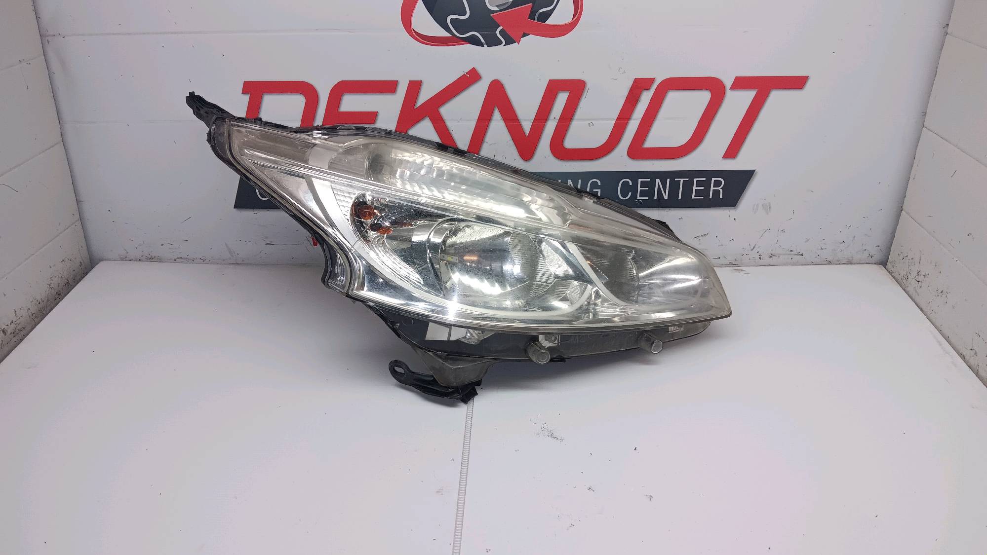 Koplamp rechts voor Peugeot 208 I 2012 - 2015