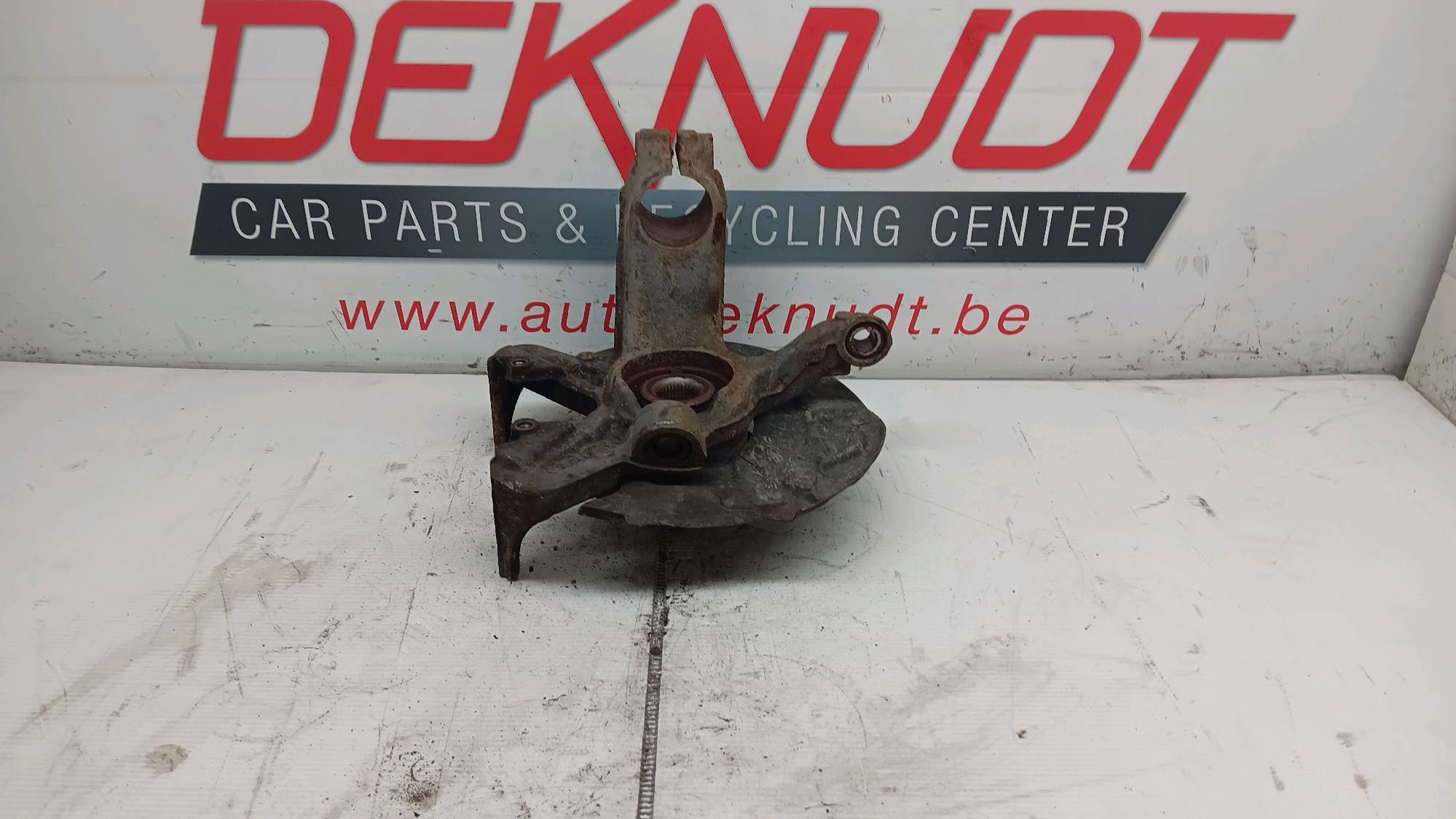 Fusee rechts voor Skoda FABIA III 2014 - 18