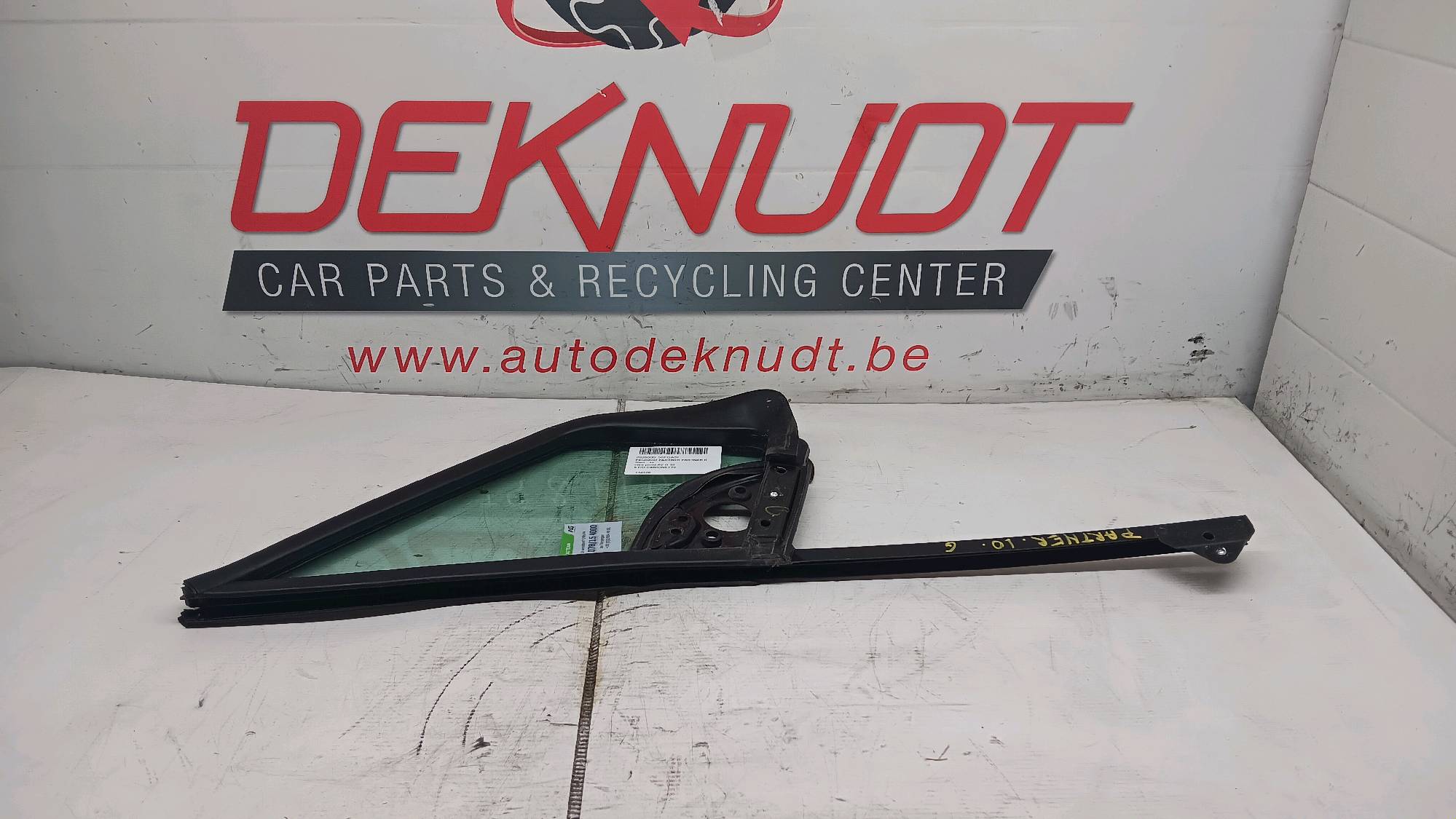 vitre porte AV G Peugeot PARTNER II 2008 - 18