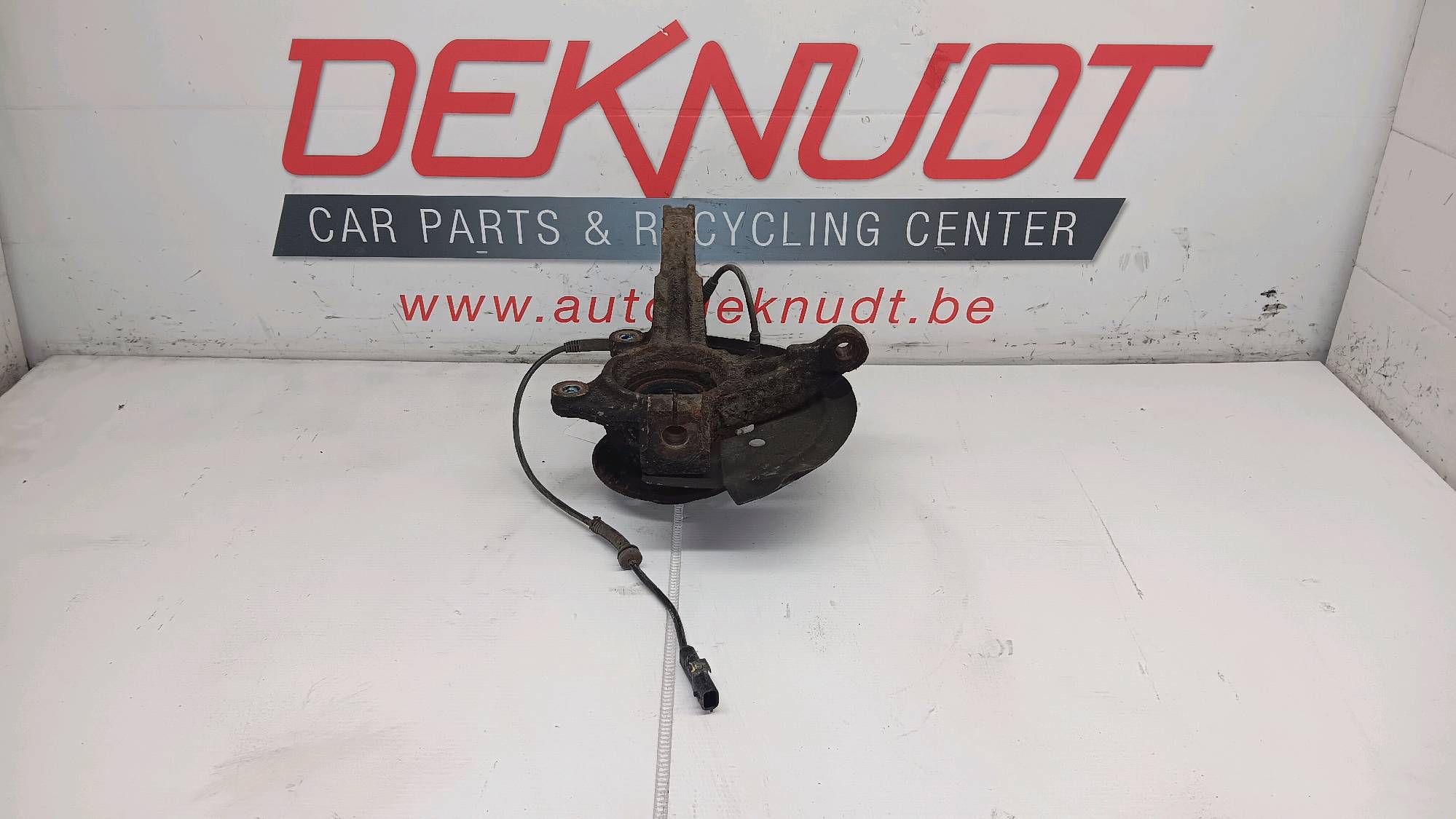 Fusee rechts voor Dacia DOKKER 12 -