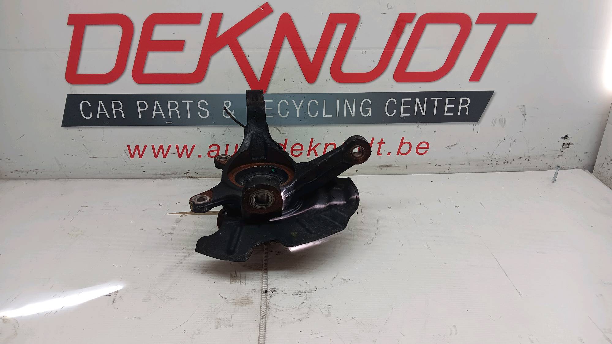 Fusee rechts voor Suzuki VITARA II 2015 -