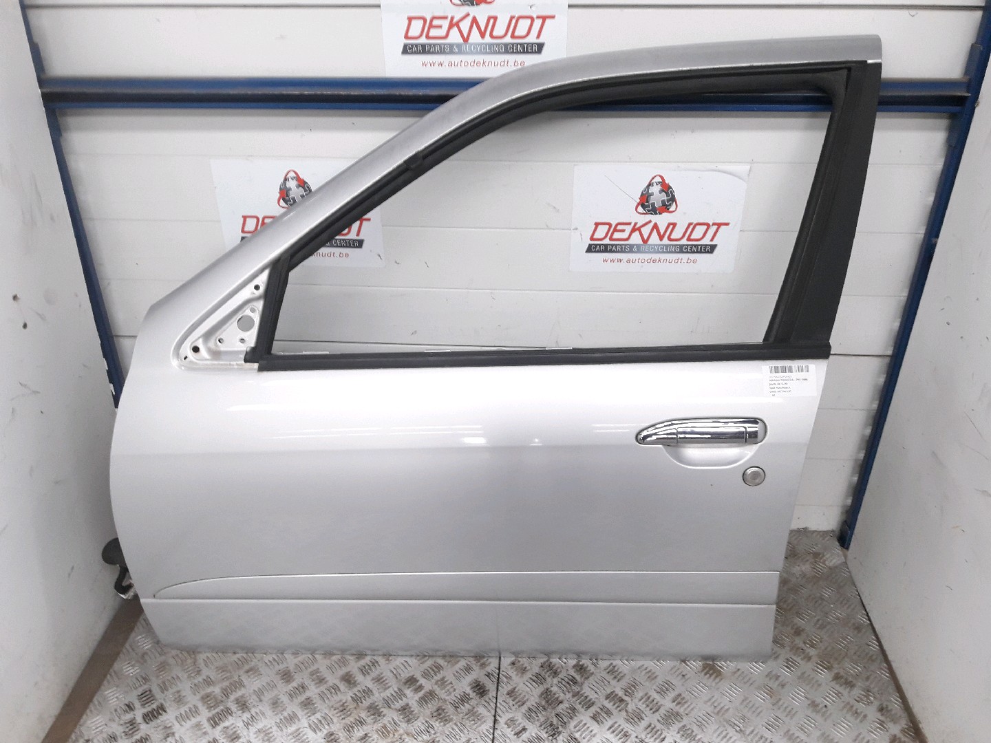 Deur links voor Nissan PRIMERA - P11 1996 - 02