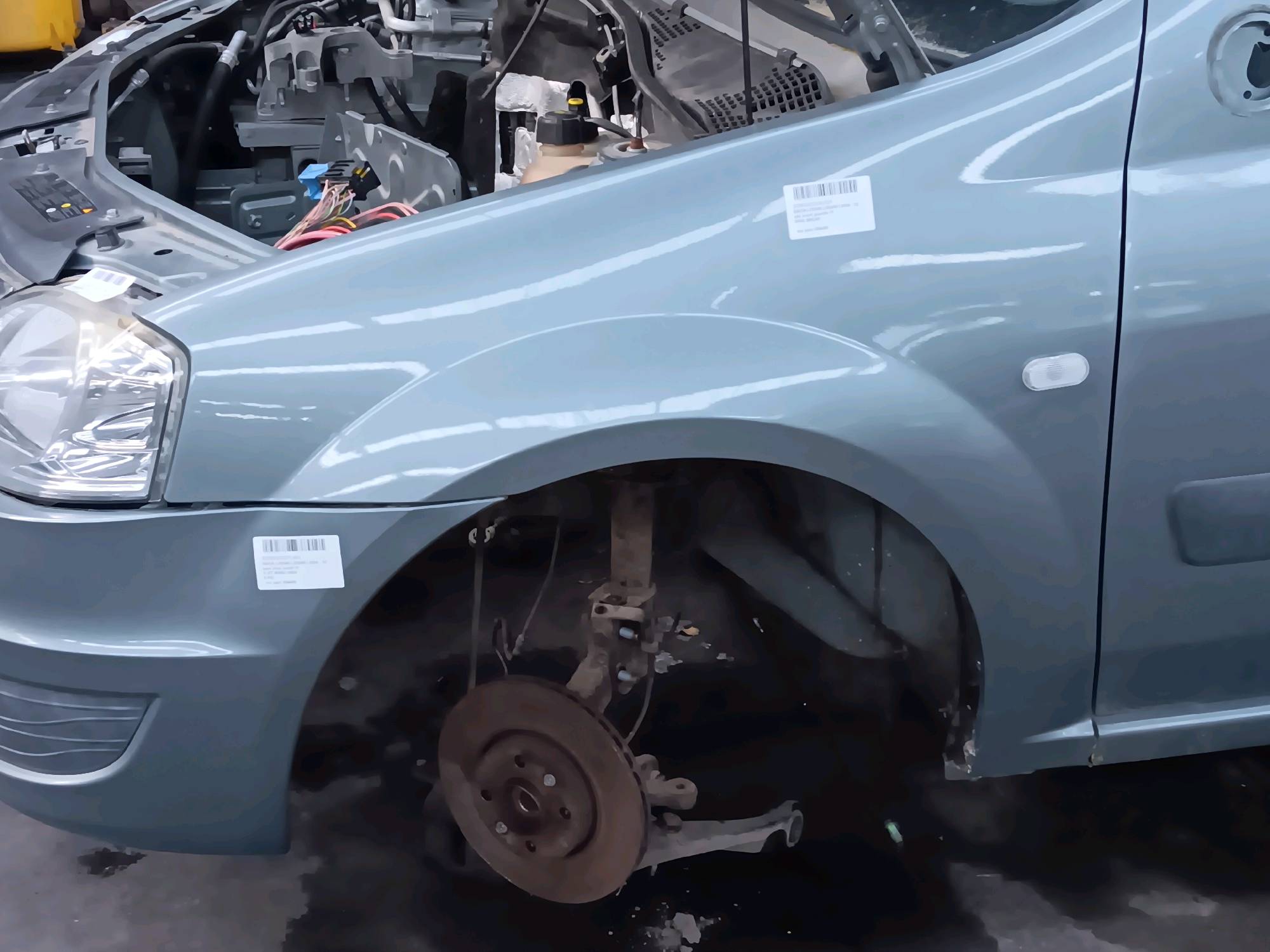 Vleugel links voor Dacia LOGAN I 2004 - 12