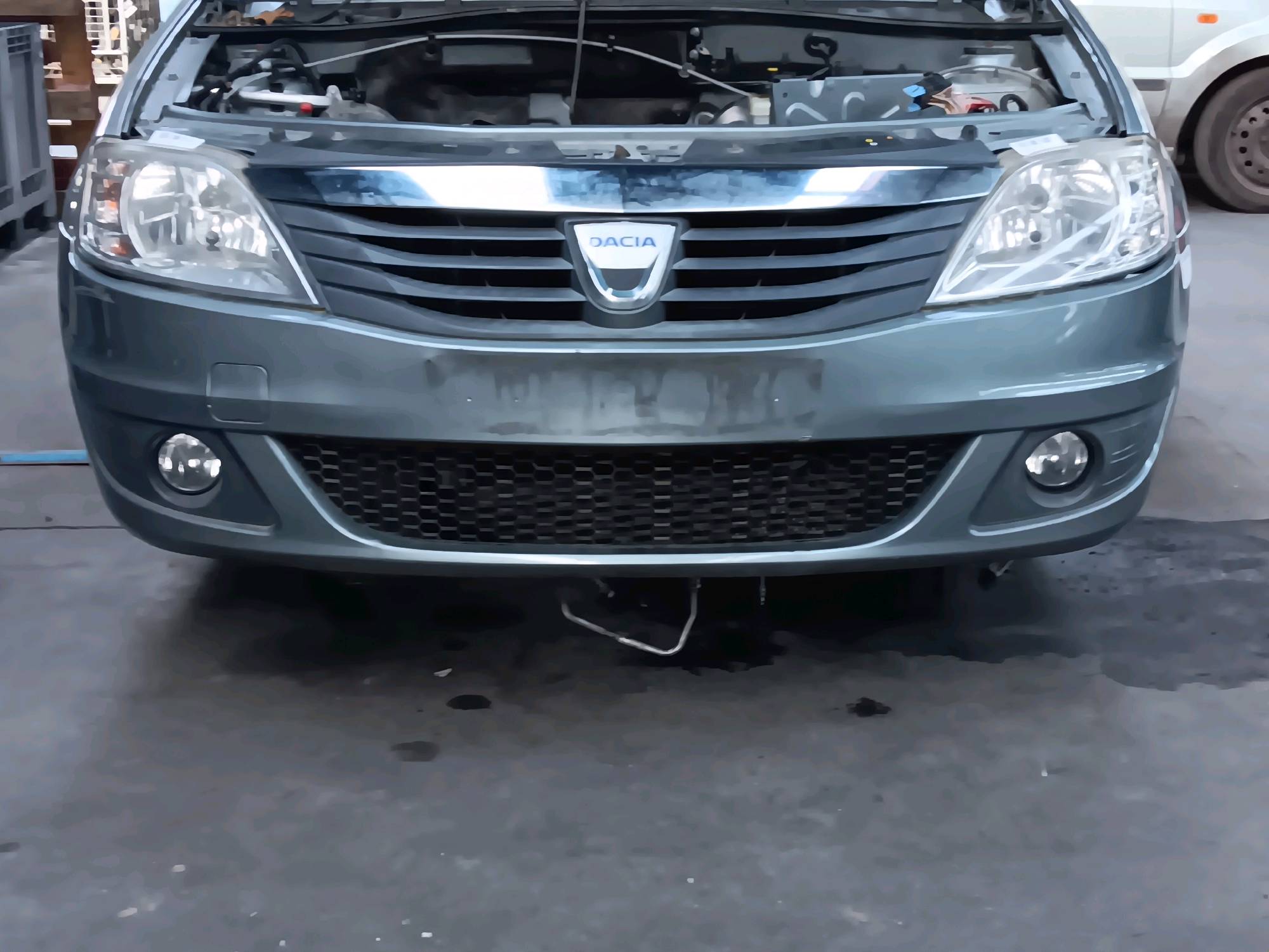 pare choc avant Dacia LOGAN I 2004 - 12