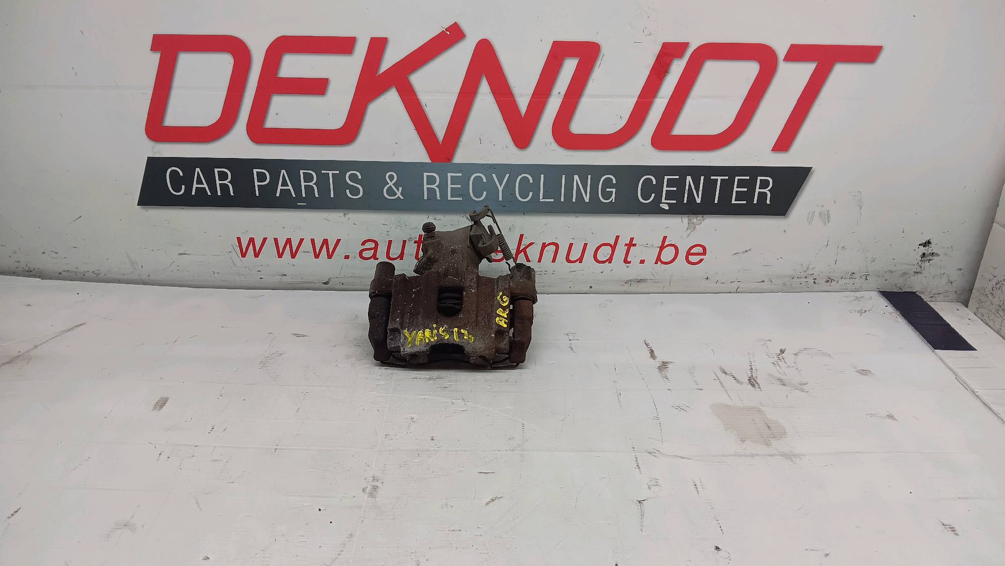 Remschijf links ACHTER Toyota YARIS III 2011 - 20