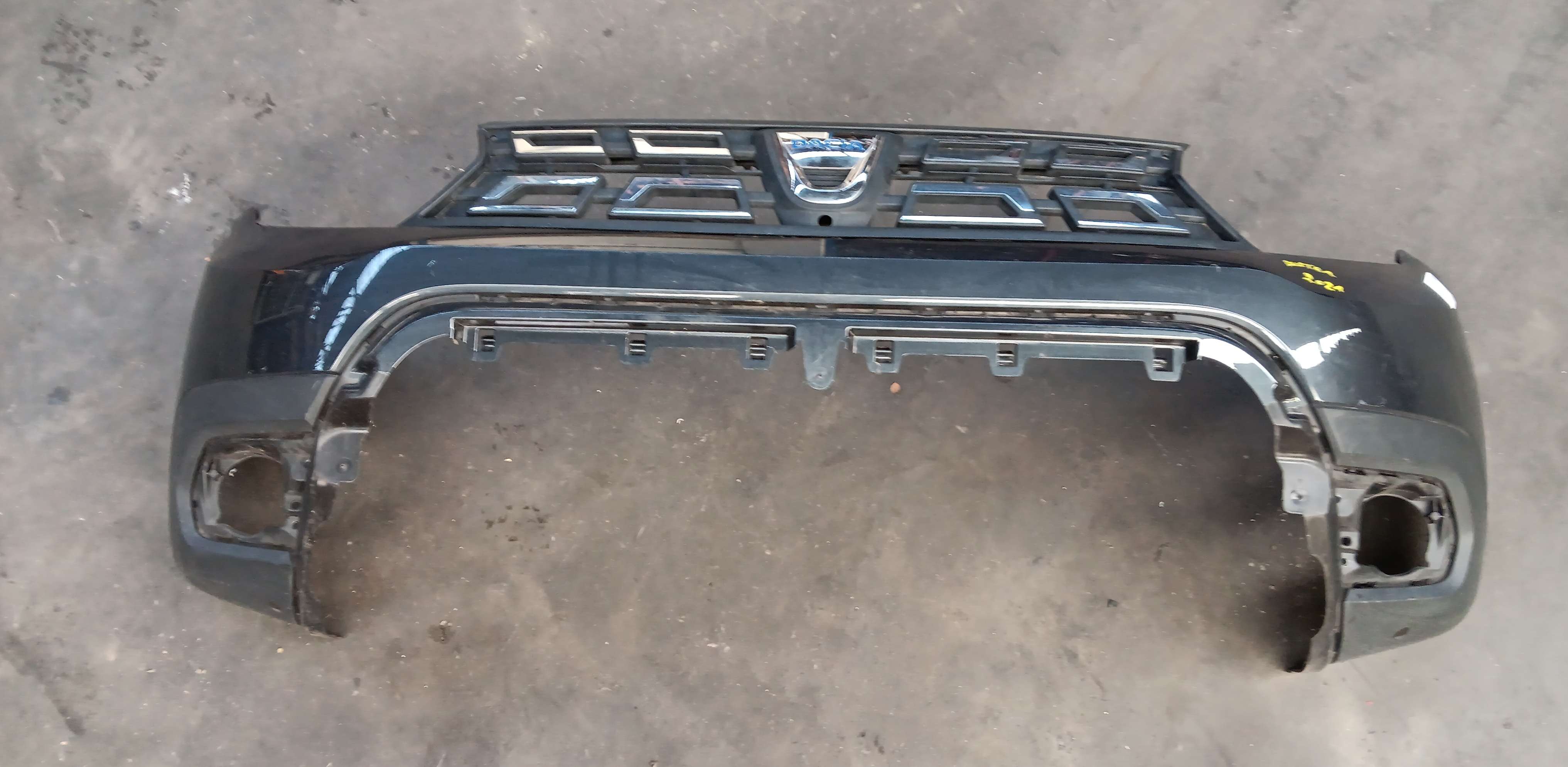 Bumper voor + sensor Dacia DUSTER II 2017 - 22