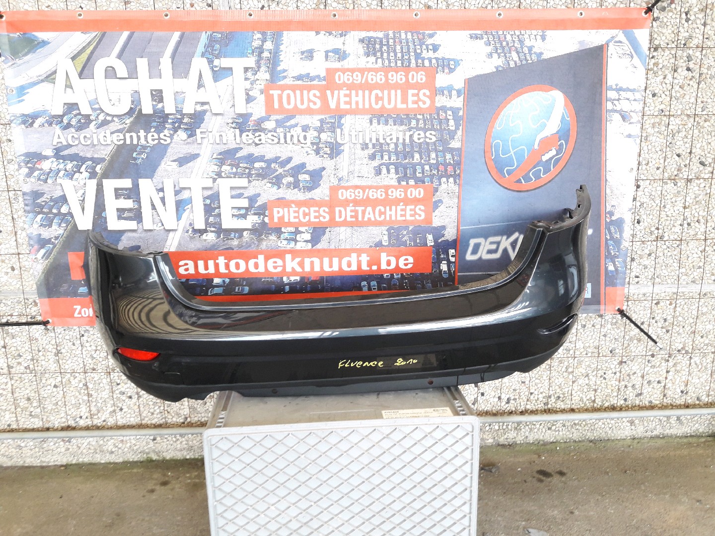 pare choc arrière Renault FLUENCE 2010