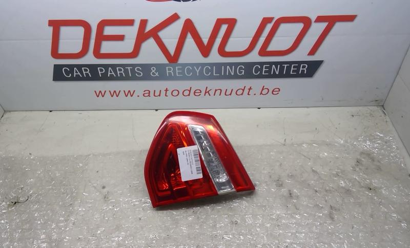 Lichtblok rechts achter koffer