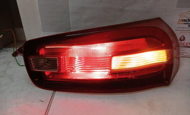 Lichtblok rechts achter koffer
