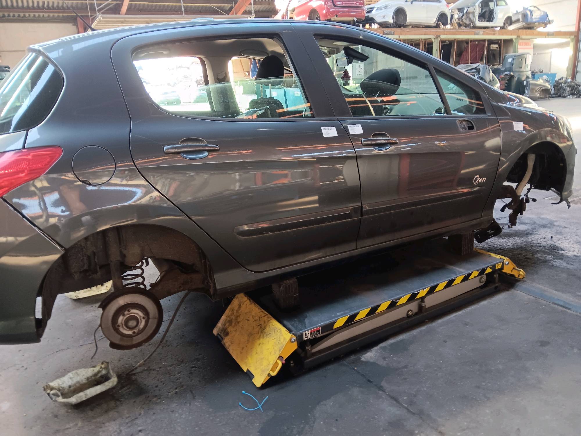 porte AV D Peugeot 308