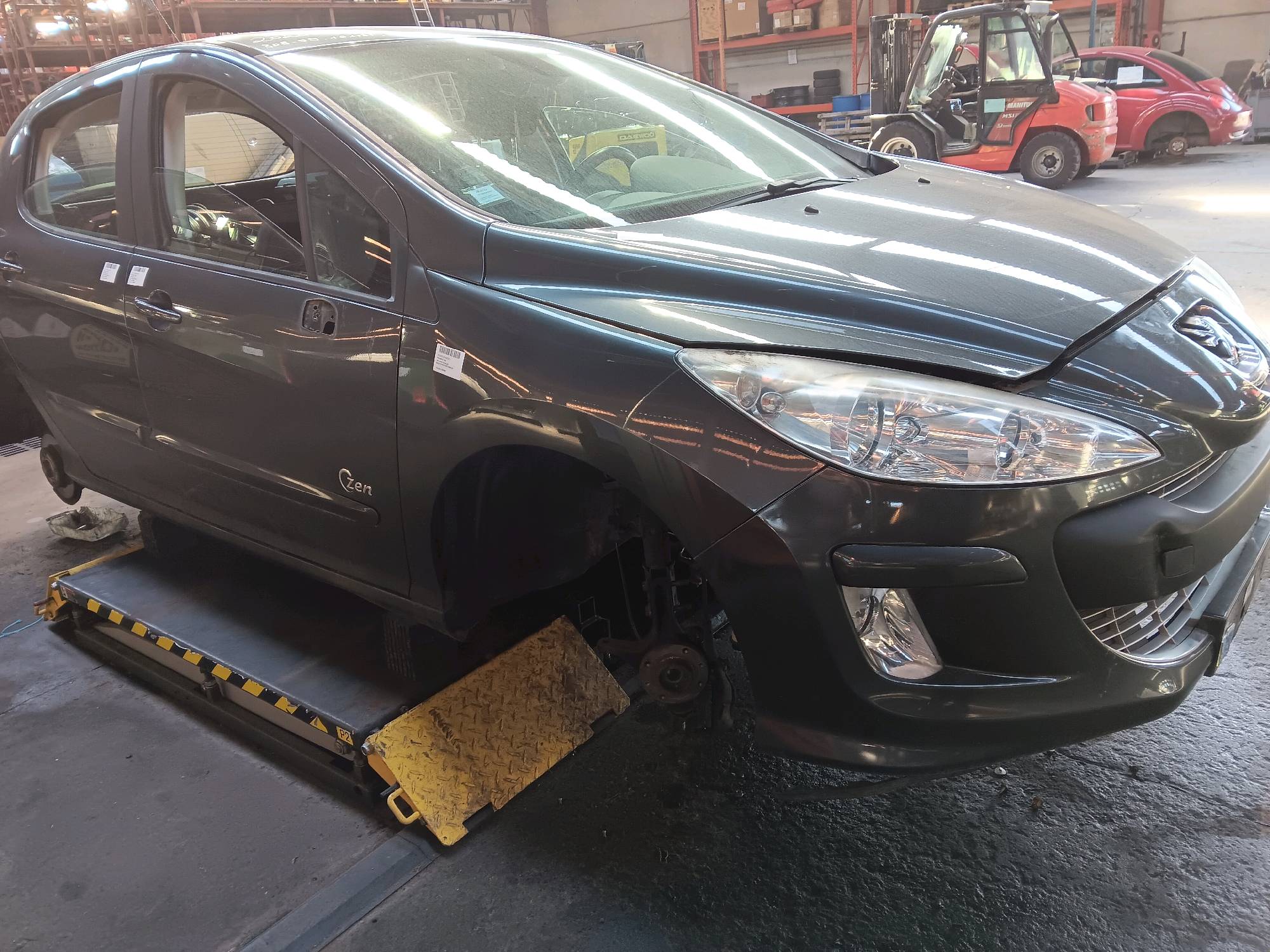 aile avant droite Peugeot 308