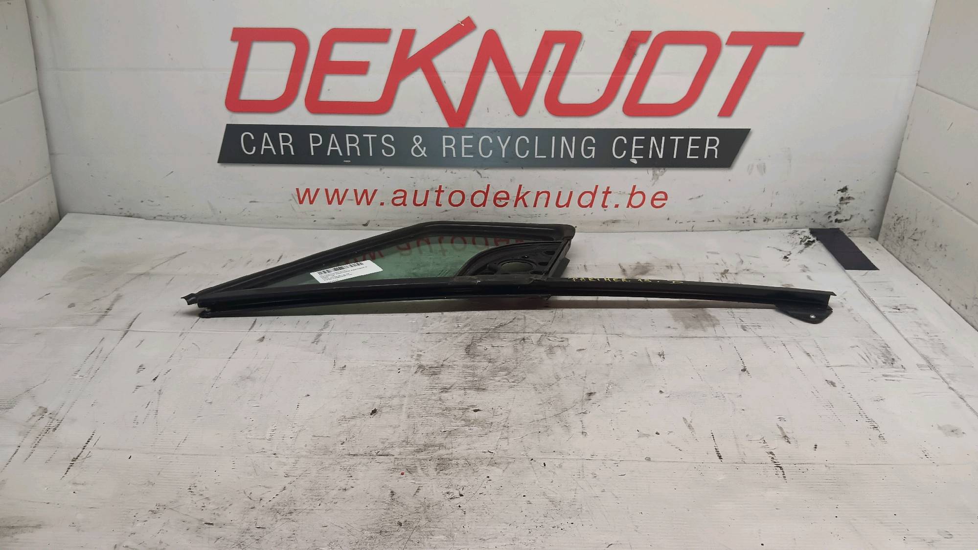 vitre porte AV D Peugeot PARTNER II 2008 - 18