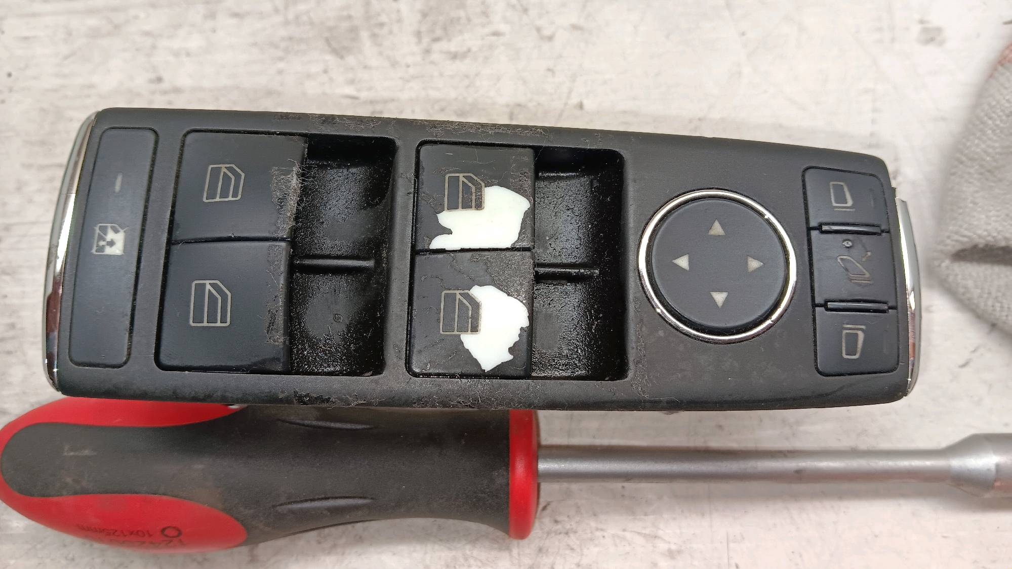 Commande  Mercedes-Benz E 212 2009 - 13