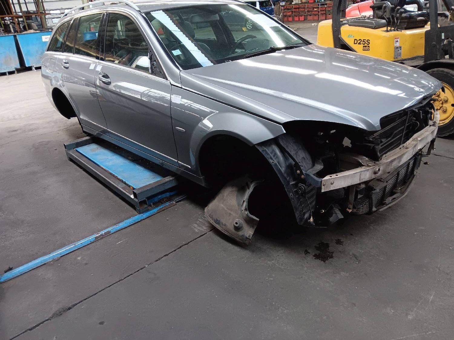 Vleugel rechts voor Mercedes-Benz C 204 2007 - 10