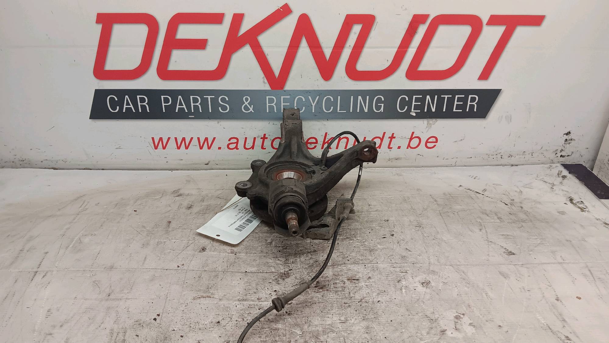 moyeu  AV D Peugeot PARTNER II 2008 - 18